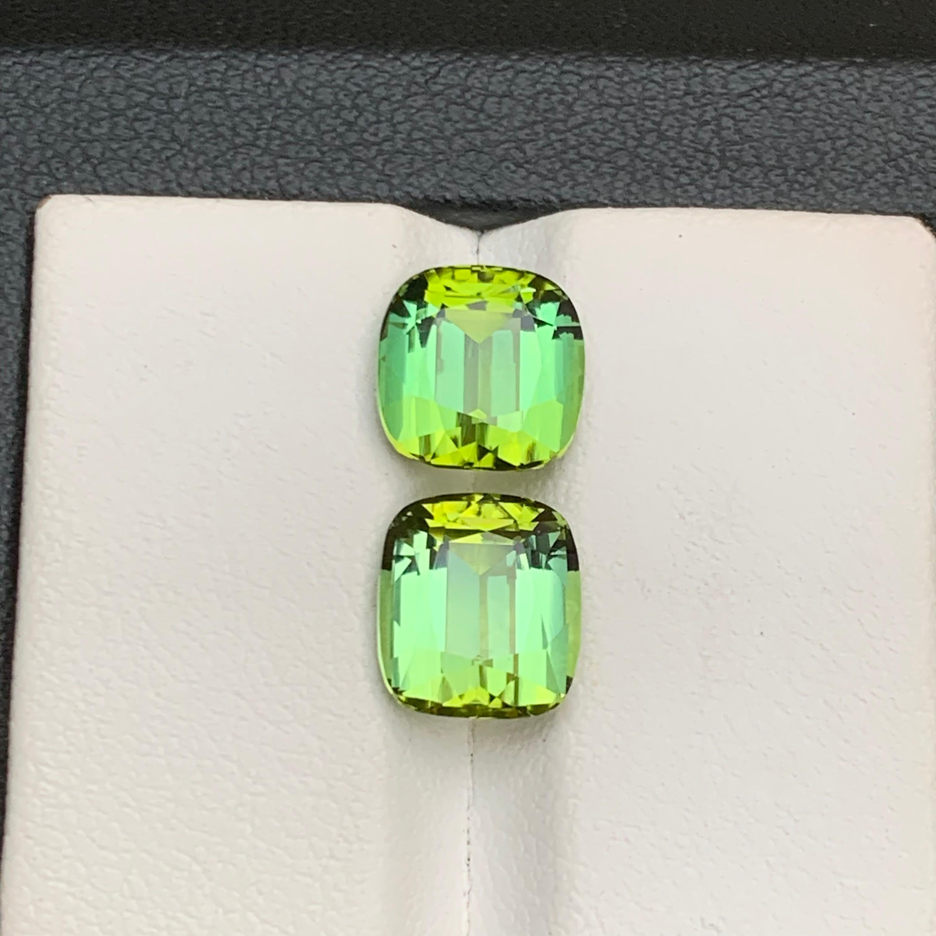 Boucles d'oreilles en tourmaline naturelle vert citron serties de 6.10 carats, taille coussin en vente 3
