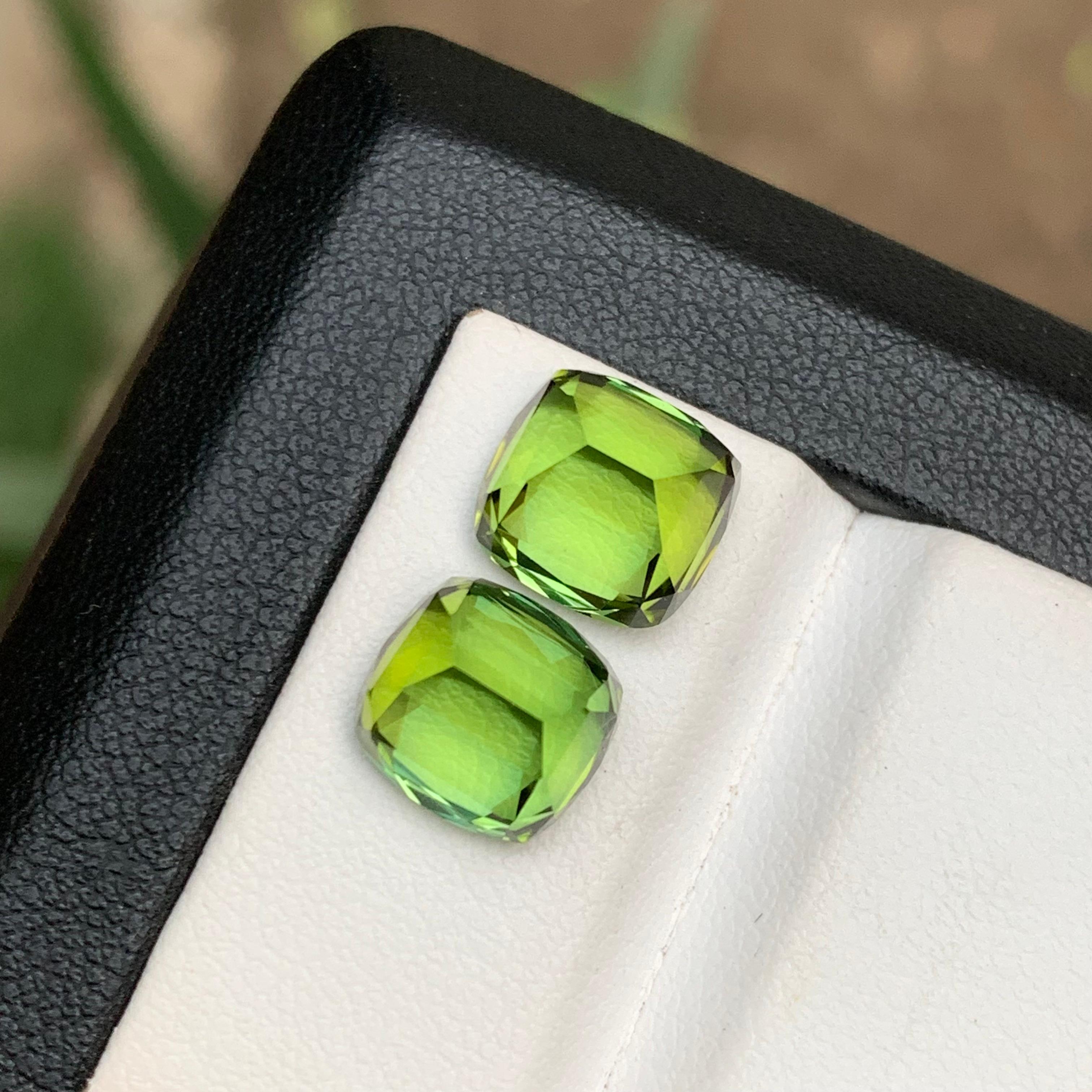 Boucles d'oreilles en tourmaline naturelle vert citron serties de 8.30 carats, taille coussin en vente 1