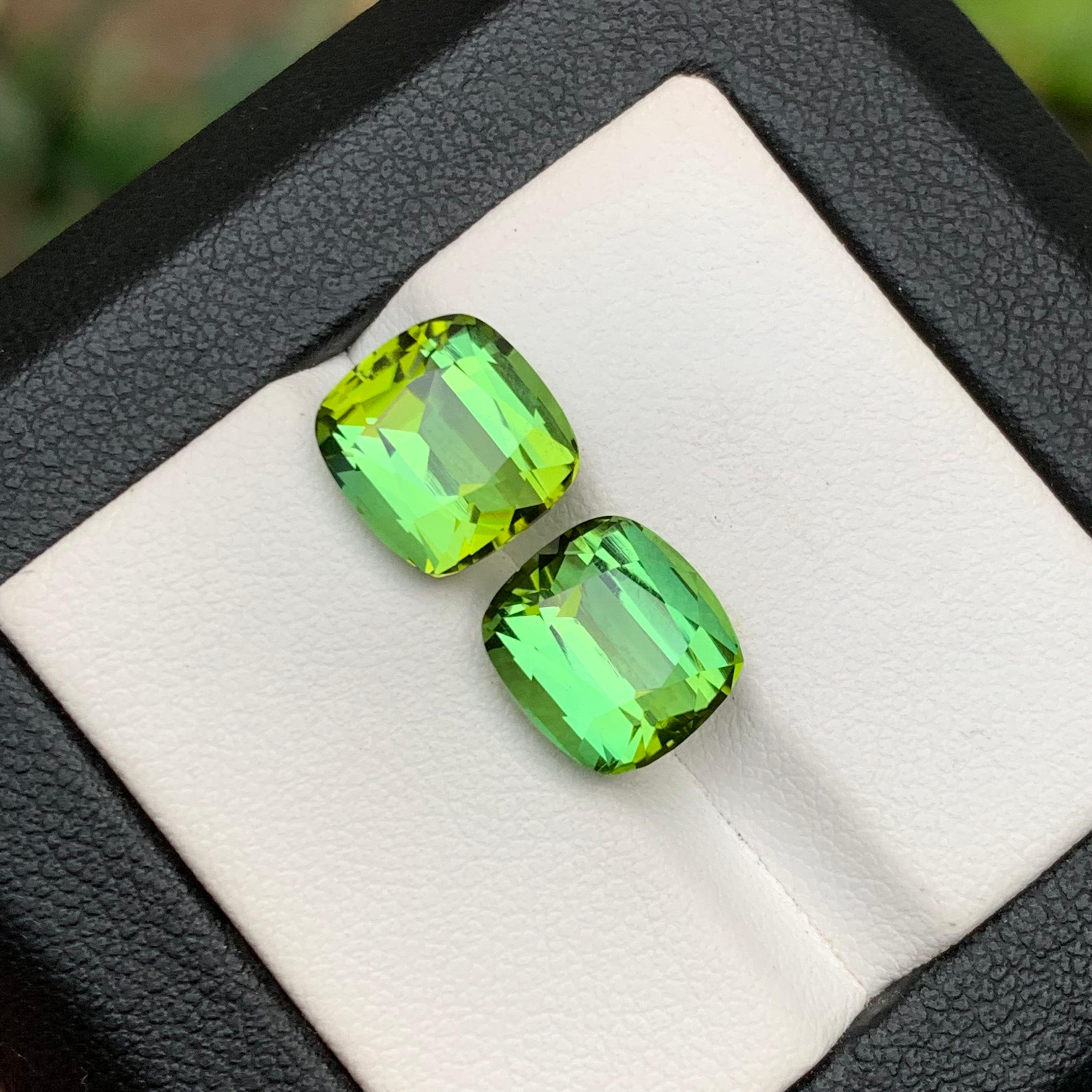 Boucles d'oreilles en tourmaline naturelle vert citron serties de 8.30 carats, taille coussin en vente 2
