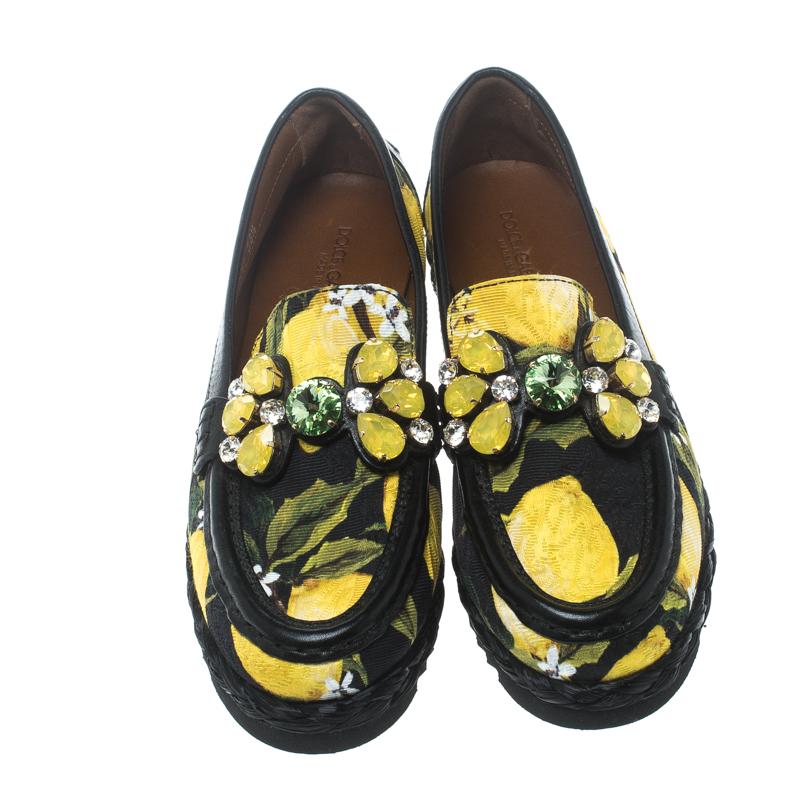 Very pretty and oh so lovely, these Dolce and Gabbana moccasins are all you need on days you want to create your own sunshine! They are crafted from fabric and leather trims and feature a beautiful lemon printed pattern all over the exterior. They