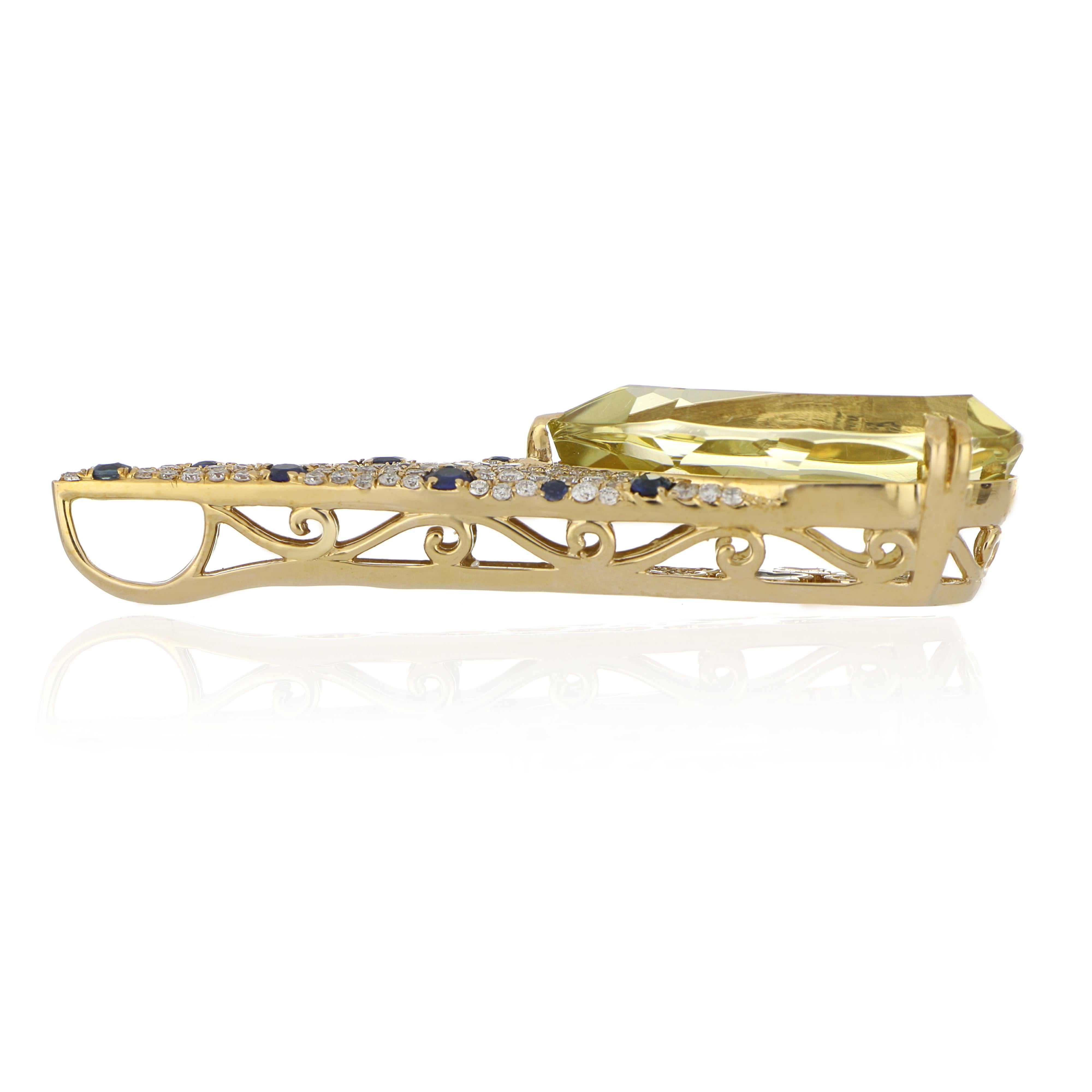 Contemporain Pendentif en or jaune 14 carats serti de quartz citron, saphir bleu et diamant en vente