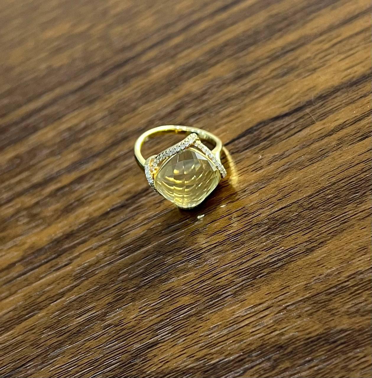 Donna Anello statement in oro giallo 14K con quarzo limone tagliato a scacchiera e diamante aureolato in vendita