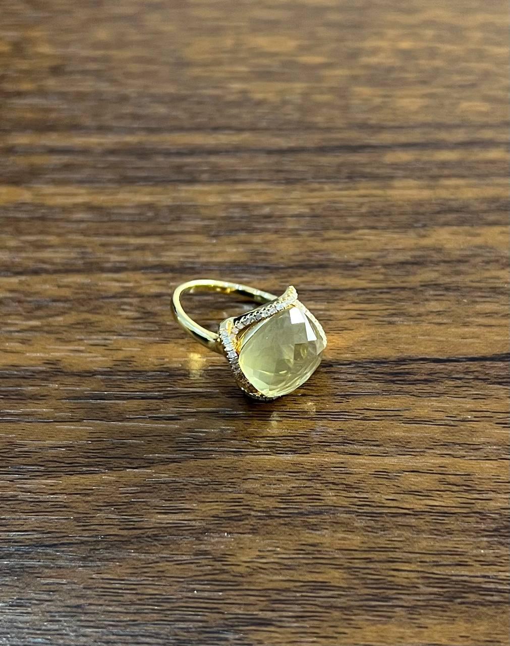 Anello statement in oro giallo 14K con quarzo limone tagliato a scacchiera e diamante aureolato in vendita 3