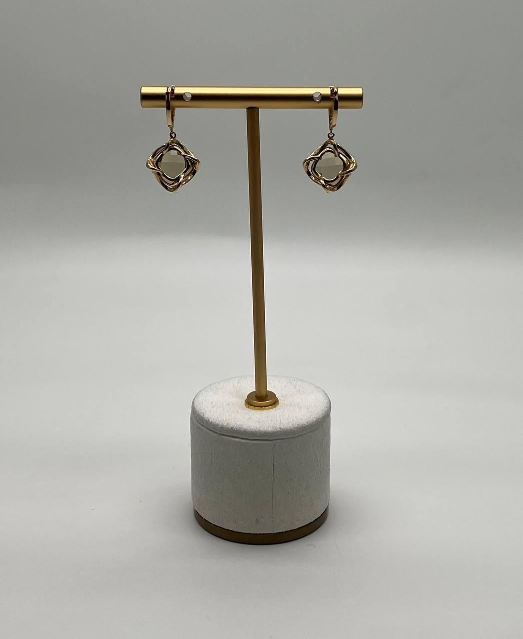Contemporaneo Orecchini a scacchiera in quarzo limone con diamanti a raggiera in oro giallo 14K in vendita