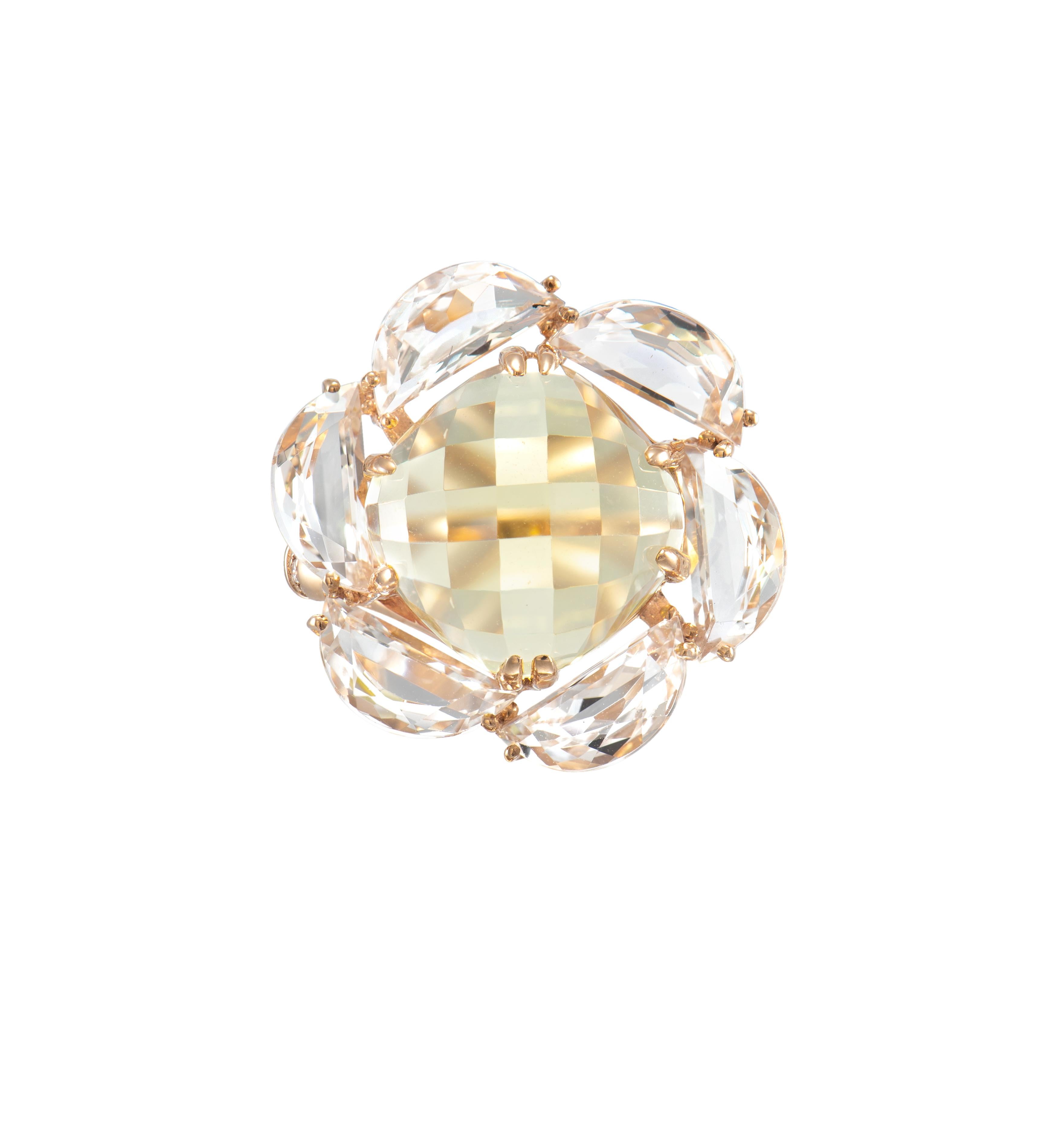 Taille coussin Bague en quartz citron en or rose 18 carats avec topaze et diamant. en vente