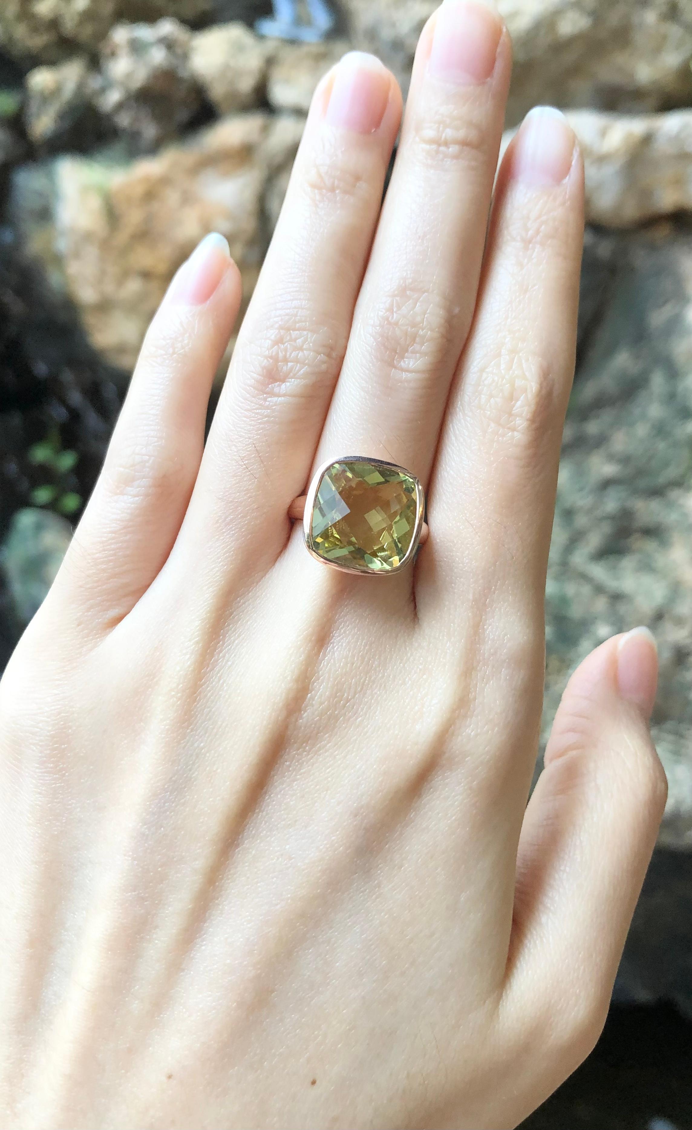 Lemon Quartz 7.68 carats Ring set in 14 Karat Rose Gold Settings

Width:  1.4 cm 
Length: 1.4 cm
Ring Size: 53
Total Weight: 8.61 grams


