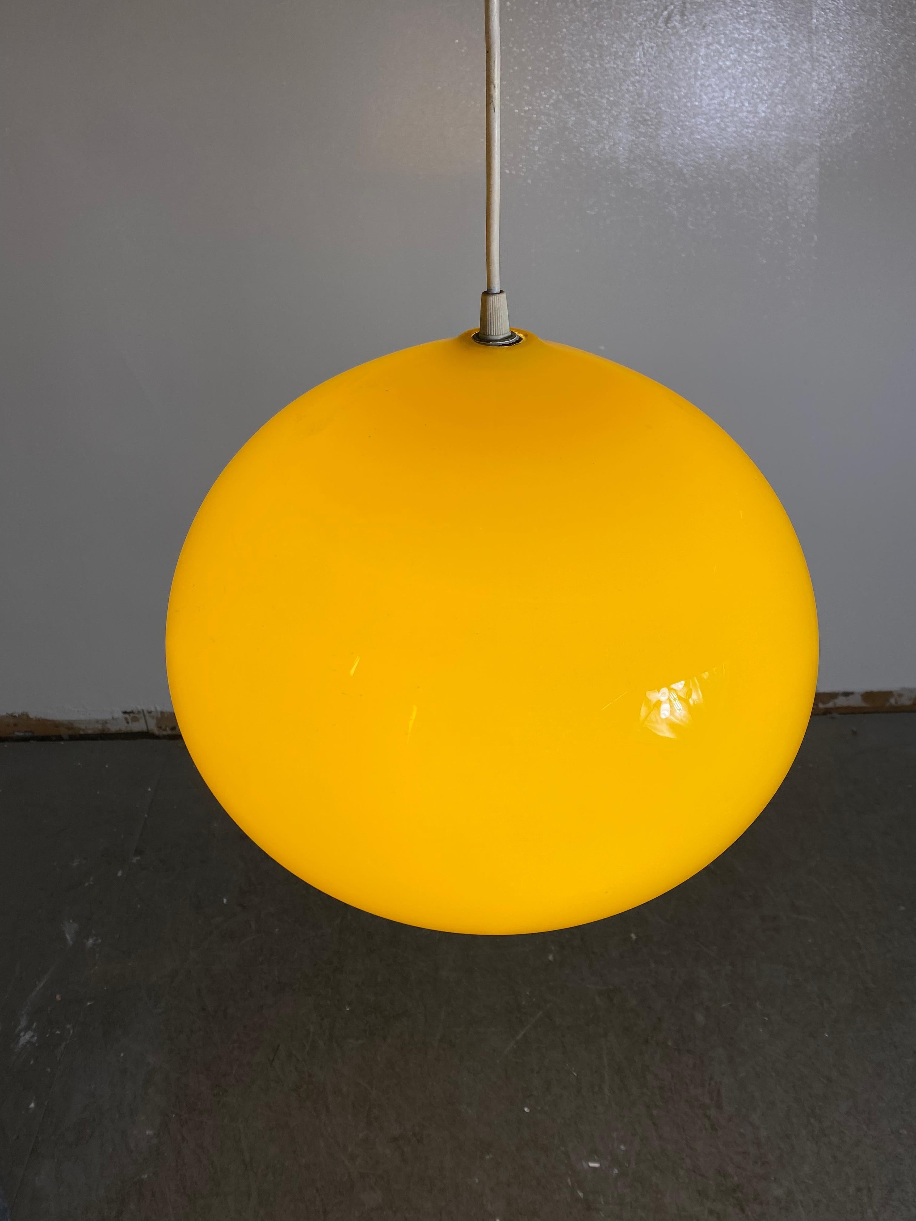 This very beautiful pendant lamp, model 'Cipola' or 'Onion', was designed by Alessandro Pianon for Vistosi in Italy. The yellow 