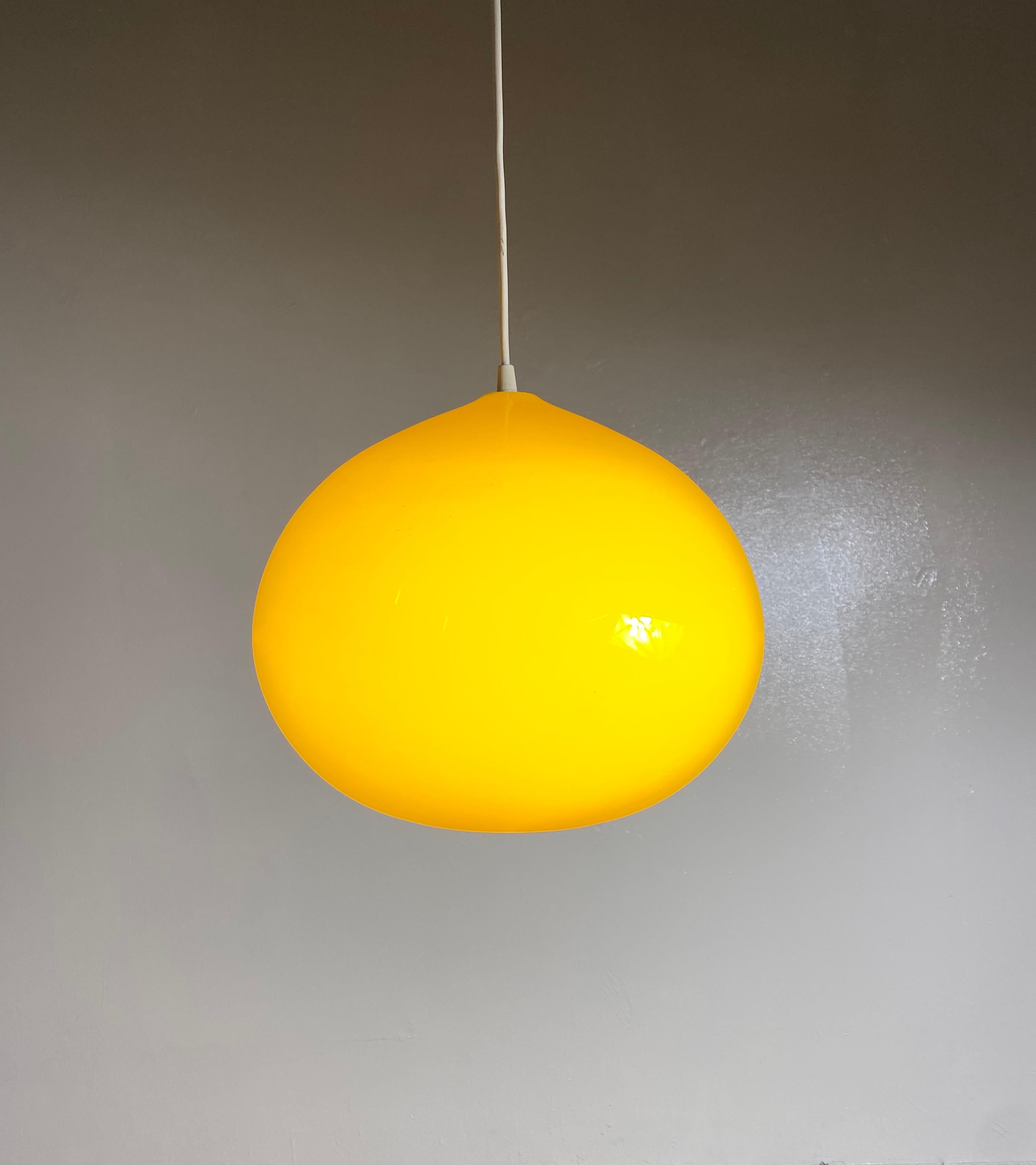 Lemon Yellow L51 'Cipola' Pendant Lamp by Alessandro Pianon for Vistosi, Italy In Good Condition In Buffalo, NY