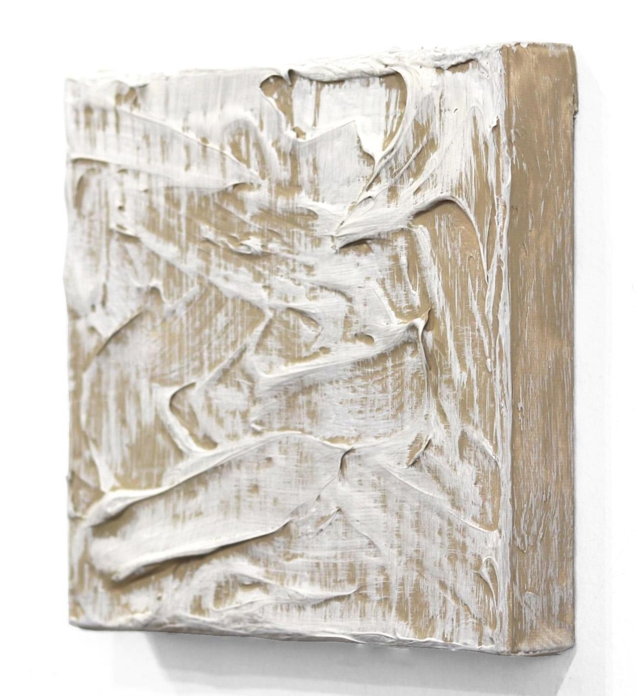 Len Klikunas crea obras escultóricas minimalistas para modificar la realidad experimentada a través de la percepción visual. Su obra original es una mezcla de arte y arquitectura, a caballo entre la pintura y la escultura. Emplea el shizen (自然): el