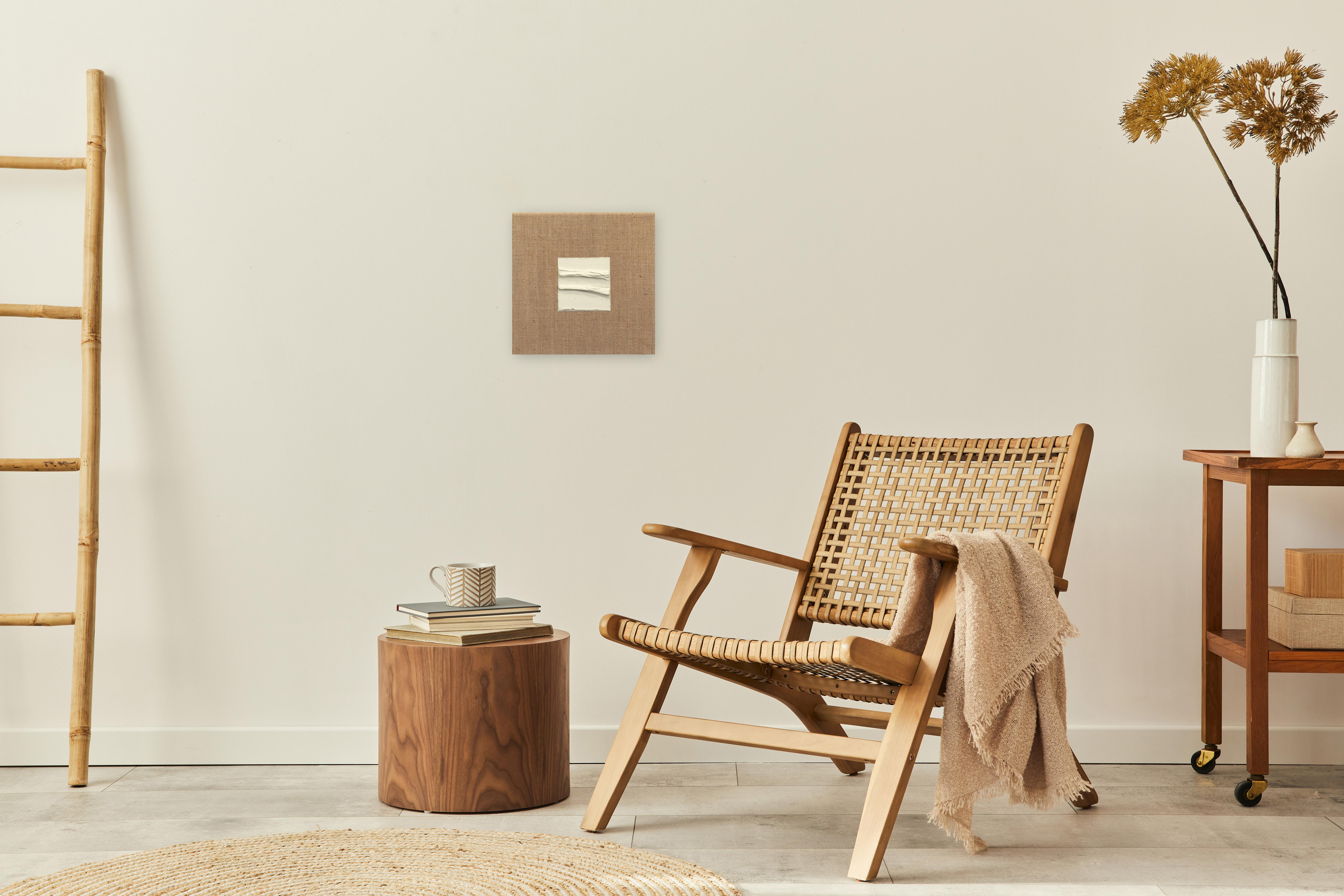 El artista Len Klikunas pinta para modificar la realidad experimentada a través de la percepción visual. Klikunas se centra en la idea más amplia que subyace a sus originales obras de arte minimalistas abstractas. La obra se caracteriza por su