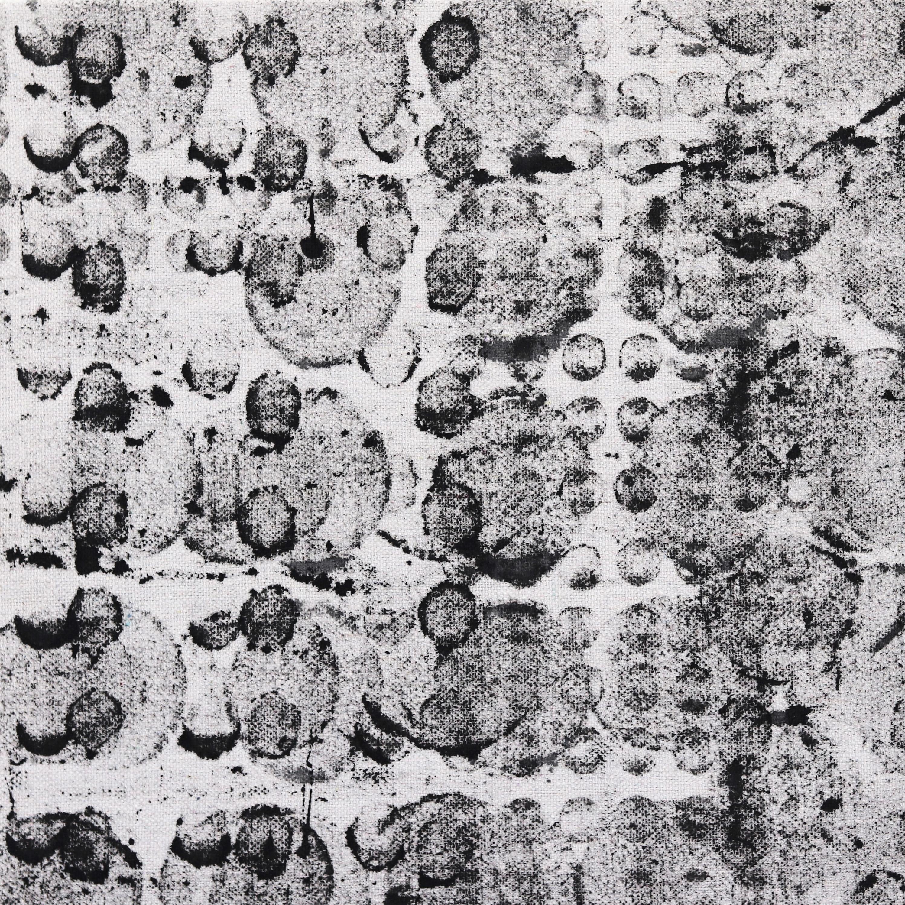 Macro Micro Squared #1 - Schwarzes gepunktetes abstraktes Kunstwerk auf natürlichem grauem Leinwand (Minimalistisch), Painting, von Len Klikunas