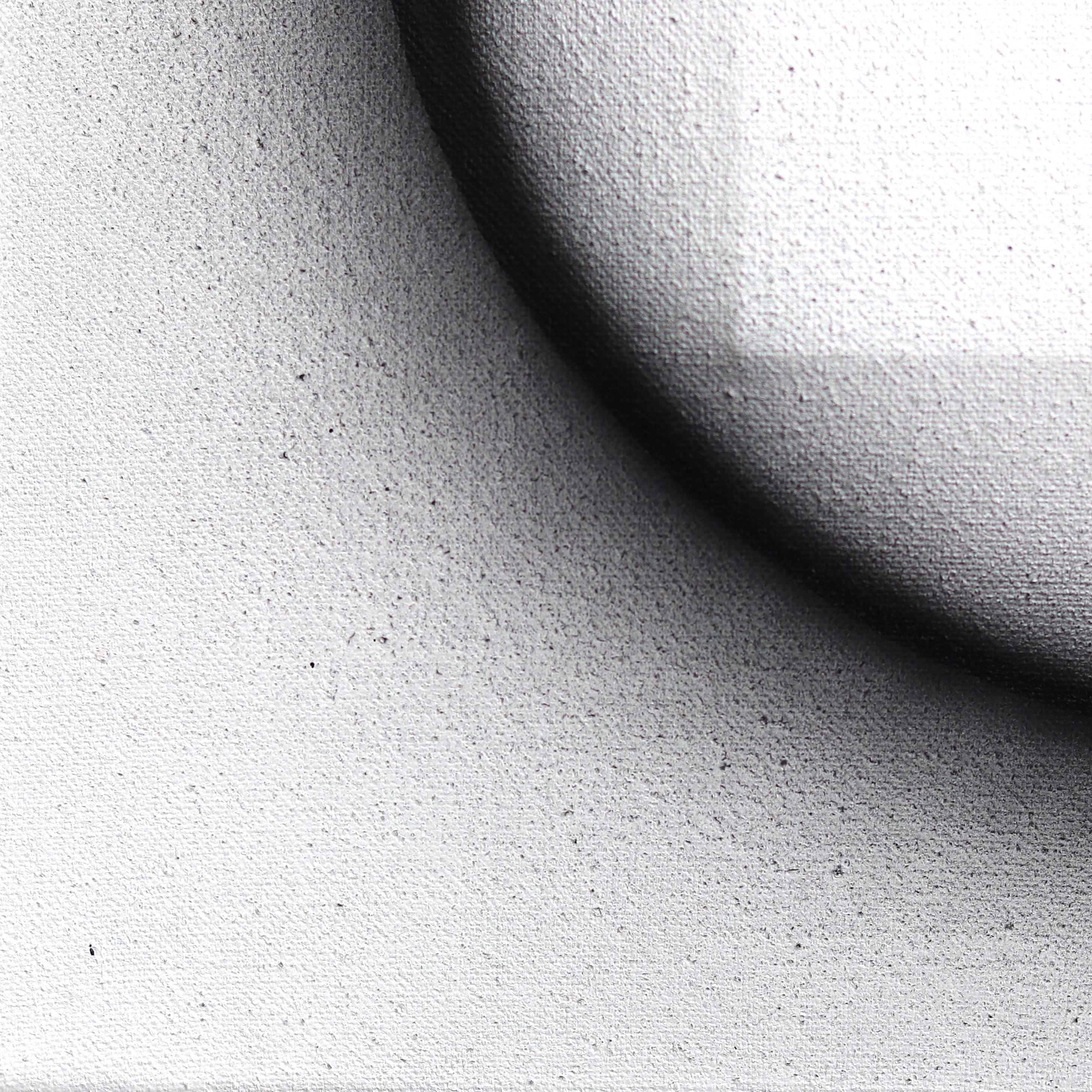 Fuera y Fuera - Obra de Arte Minimalista Abstracta Escultórica Negro Blanco 3D en venta 2