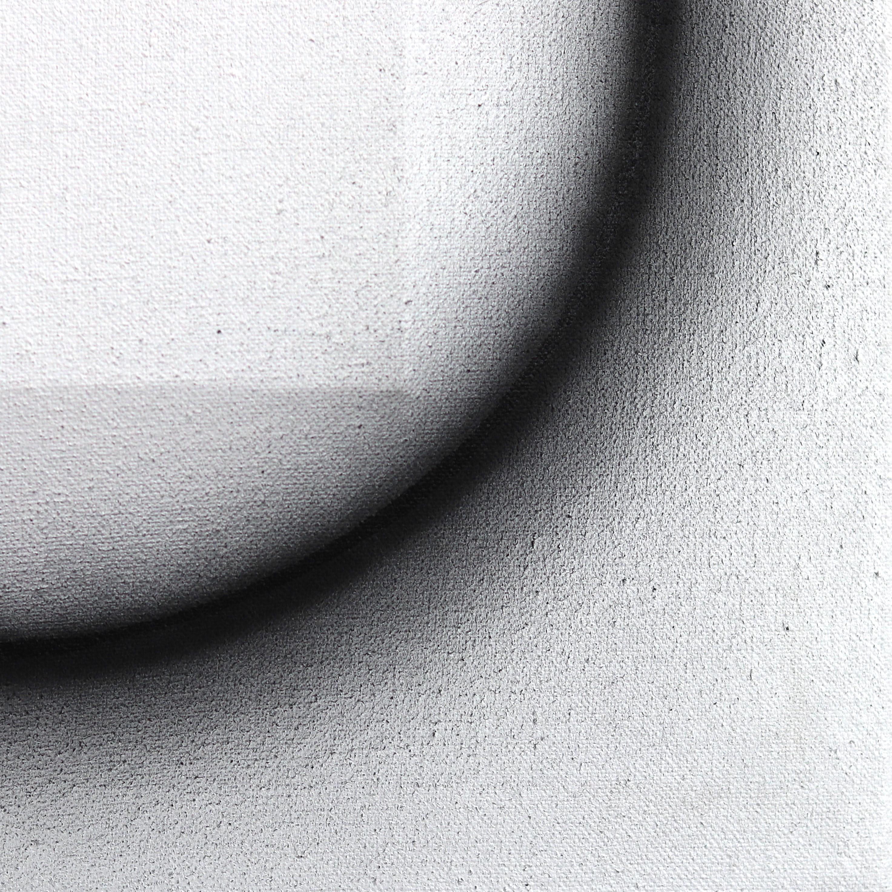 Fuera y Fuera - Obra de Arte Minimalista Abstracta Escultórica Negro Blanco 3D en venta 3