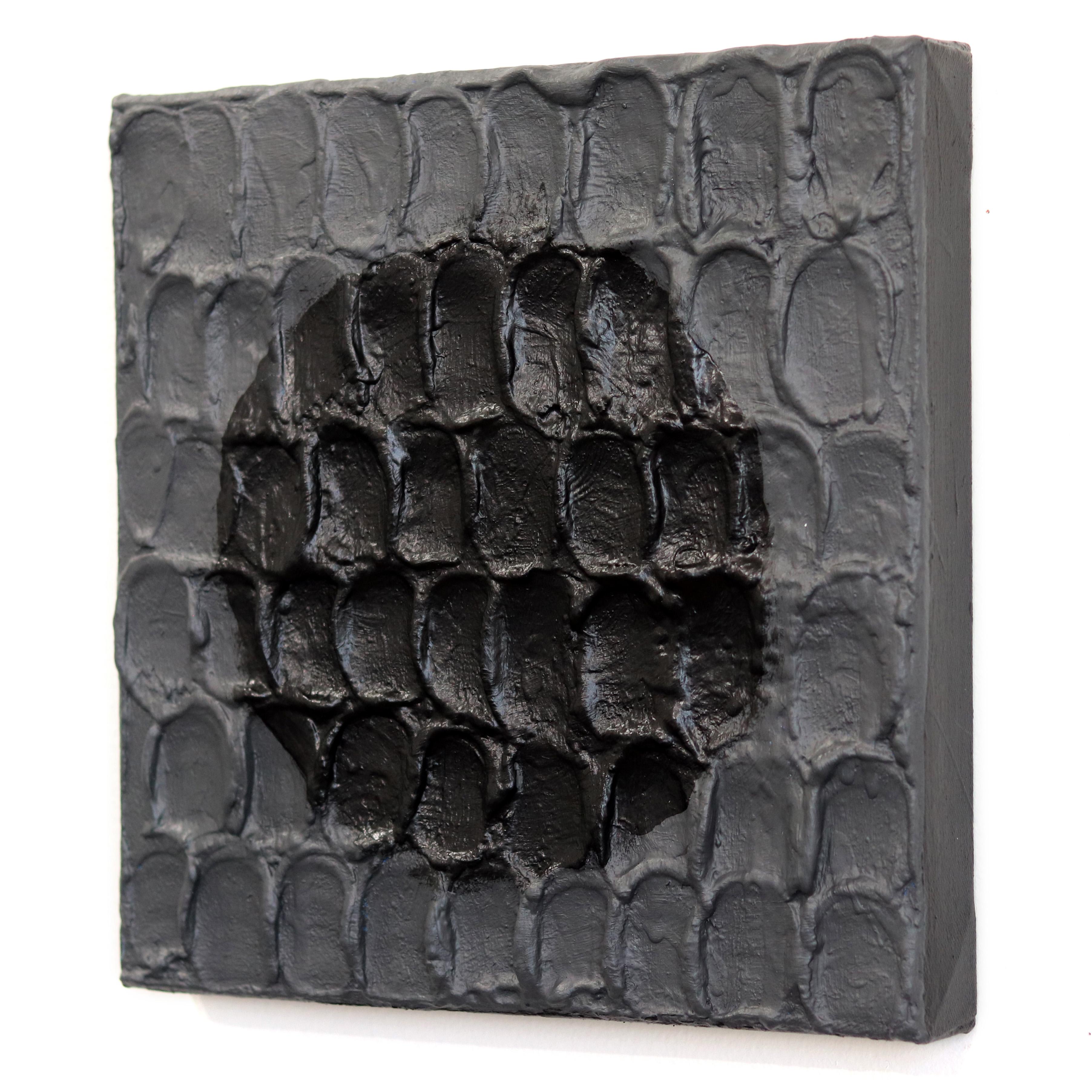 Primitive Moderne #2 – schwarzes, strukturiertes, abstraktes, minimalistisches Kunstwerk auf Leinwand (Schwarz), Abstract Painting, von Len Klikunas