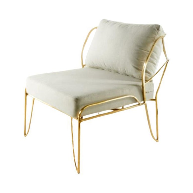 Sillón Lena - Estructura escultural de latón con tapicería blanca by Misaya