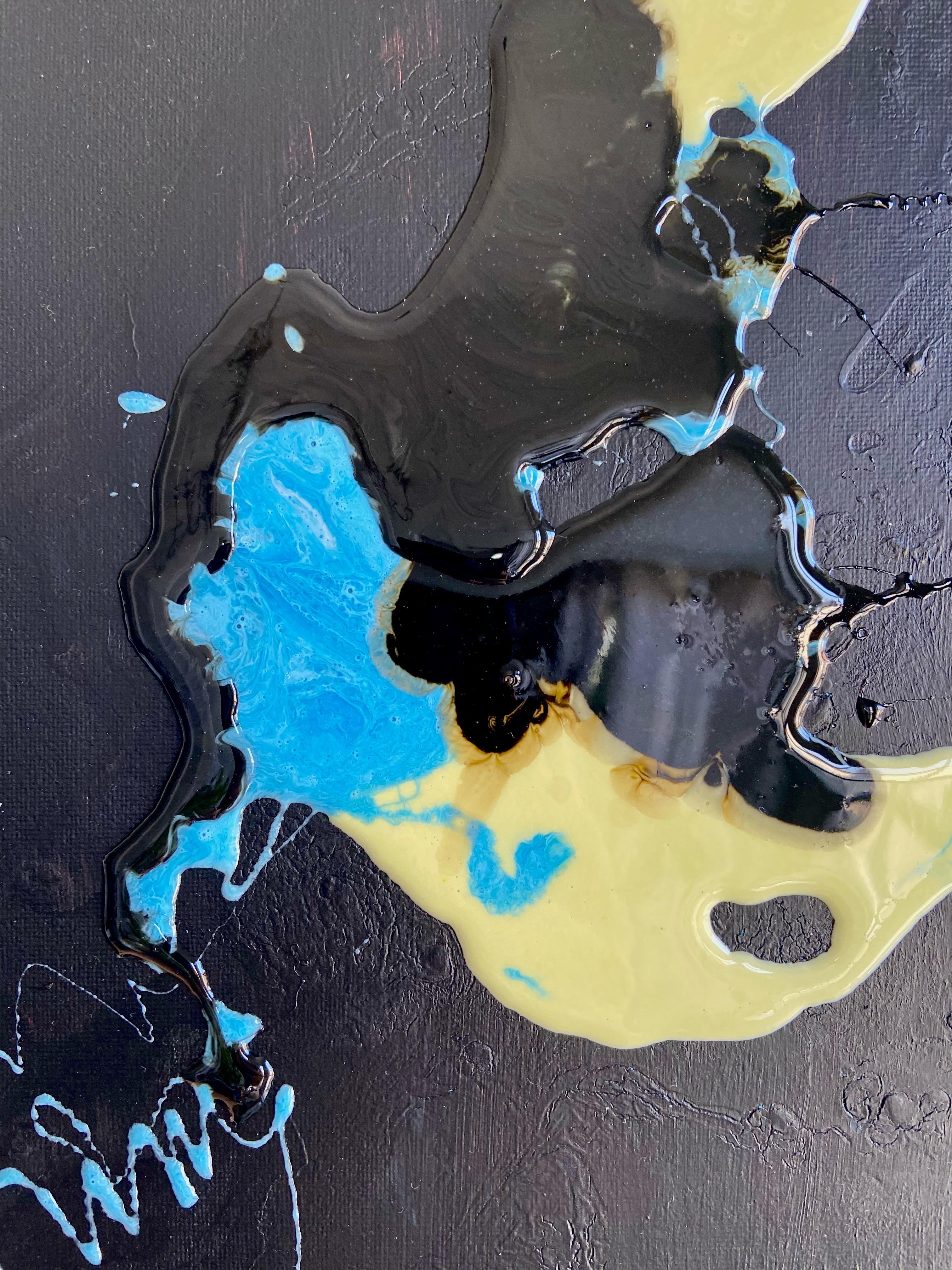 Face liquide - art d'abstraction réalisé en bleu, jaune, noir et blanc - Painting de Lena Cher