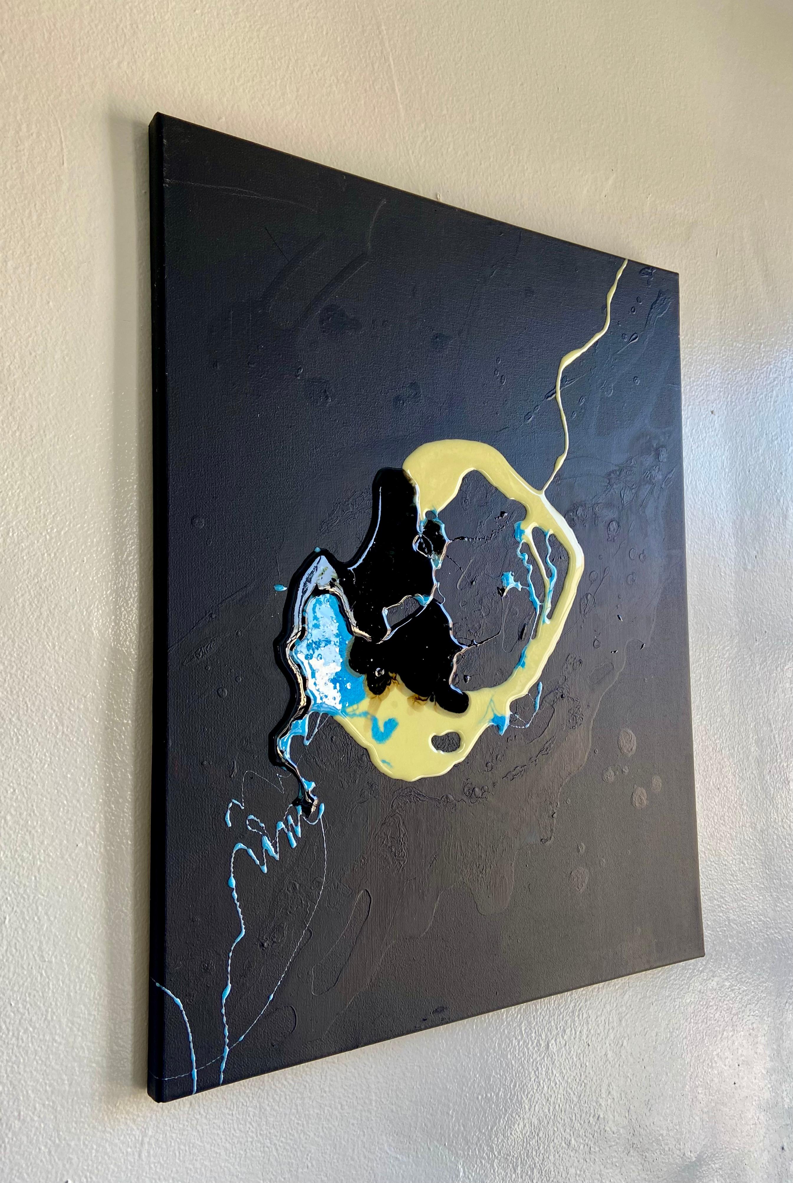Face liquide - art d'abstraction réalisé en bleu, jaune, noir et blanc - Abstrait Painting par Lena Cher