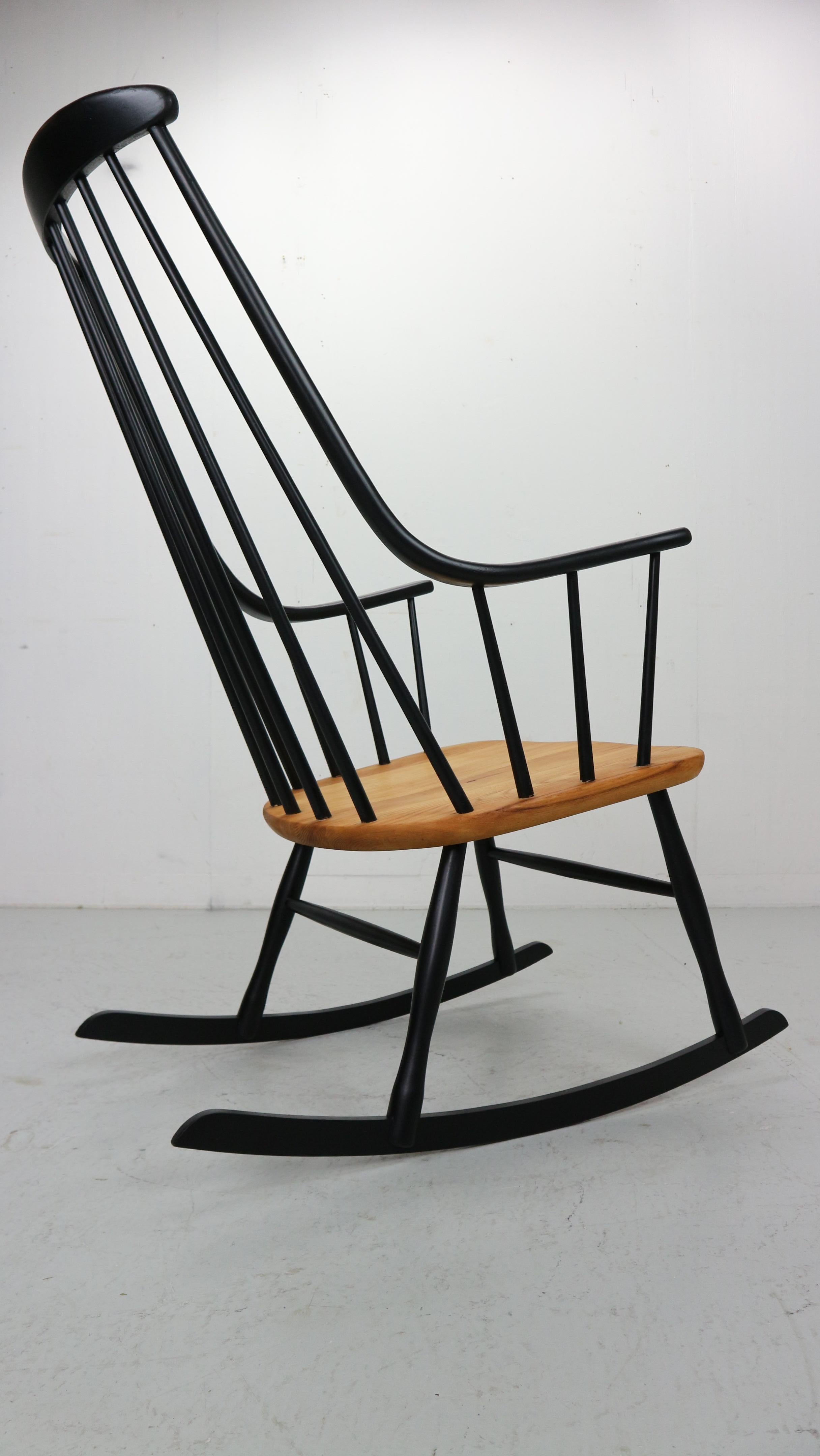 Lena Larsson, made by Nesto, a mid century rockingchair with sculptural arms In Good Condition In The Hague, NL