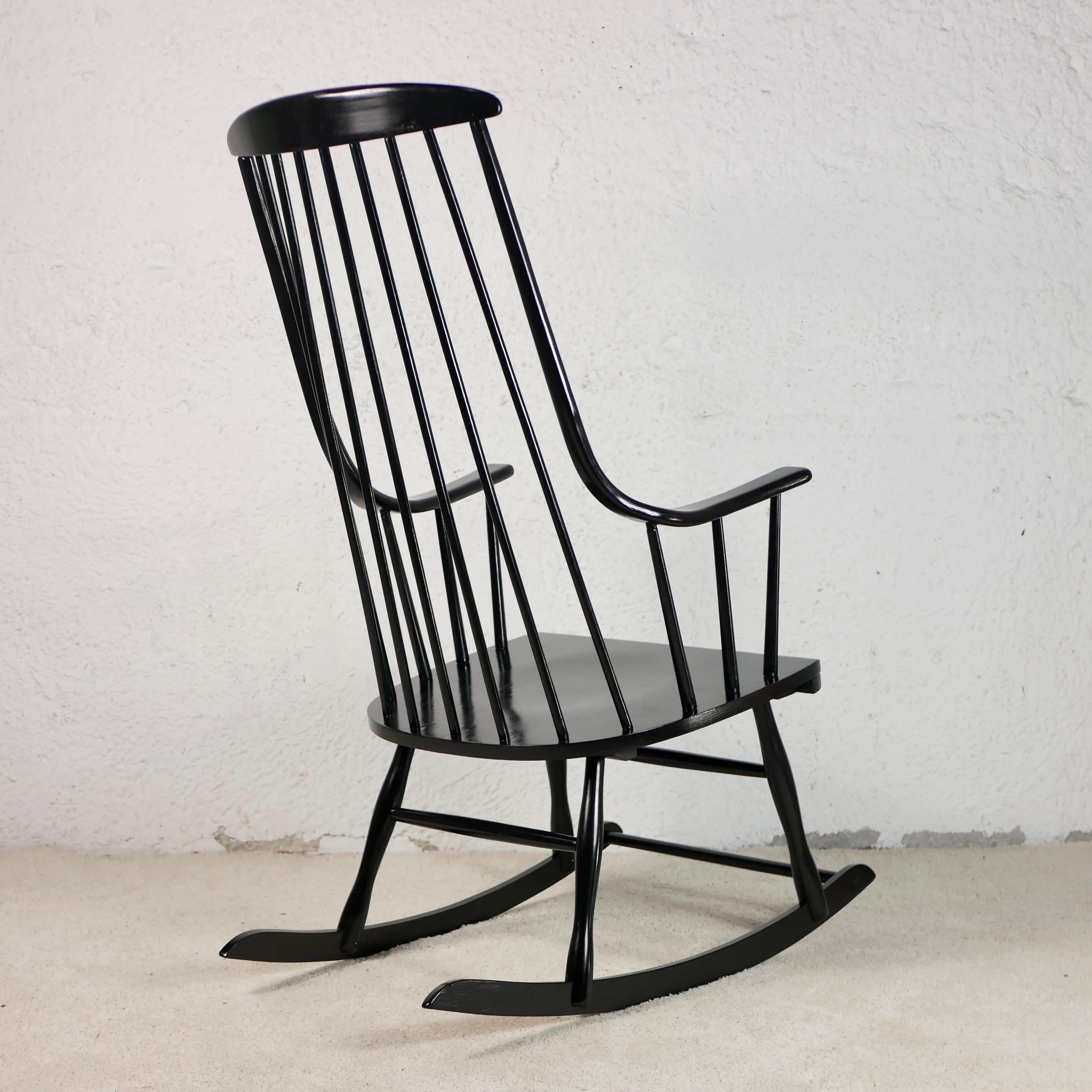 Lena Larsson's Grandessa Rocking-Chair In Good Condition In Lyon, FR