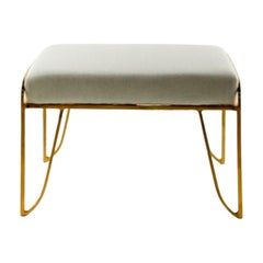 Sgabello Lena - Struttura scultorea in ottone con rivestimento bianco di Misaya
