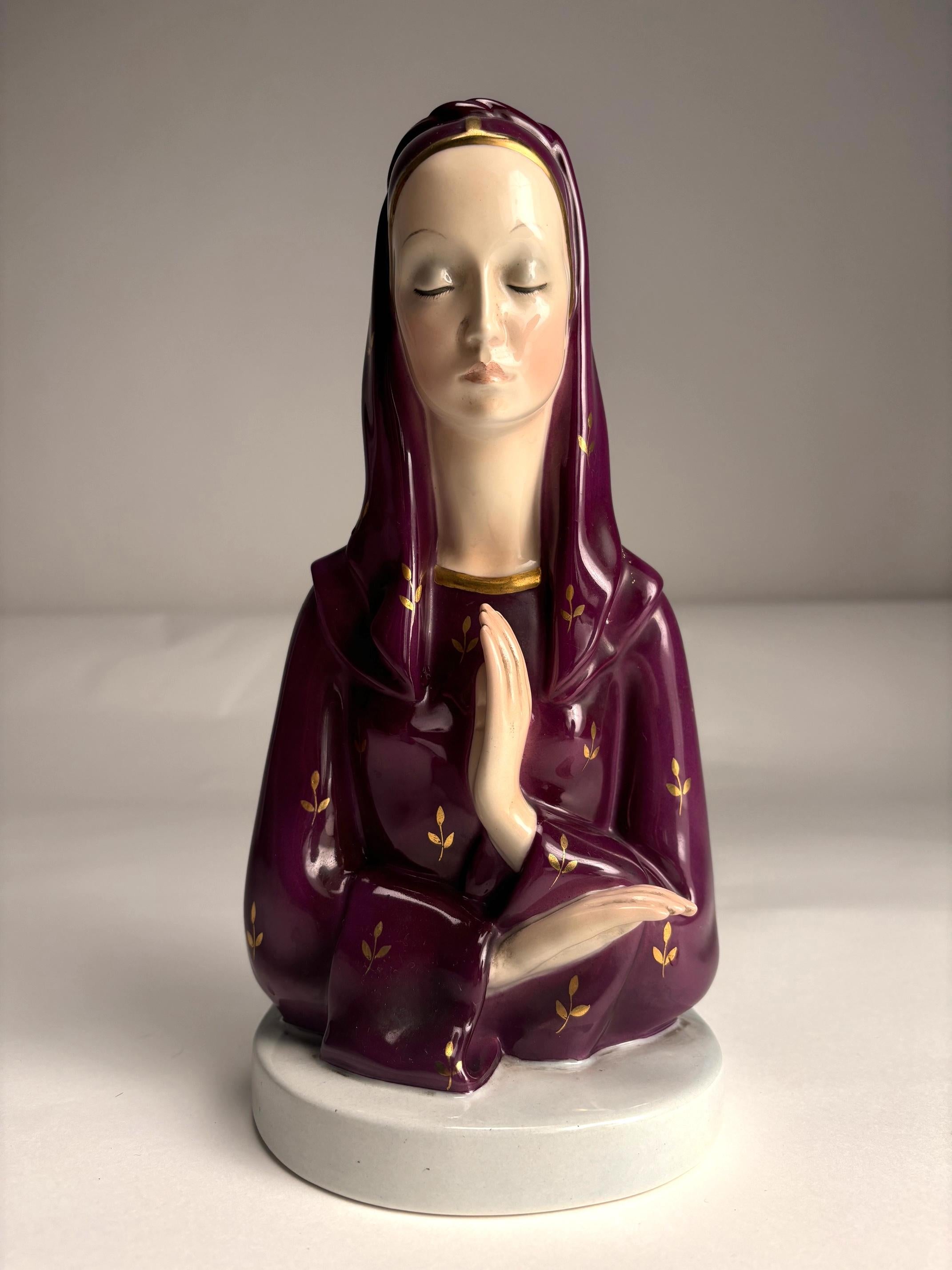 Mid-Century Modern Lenci glazed ceramic, Madonna praying, Italy, Turin, 1940s (Signed) For Sale