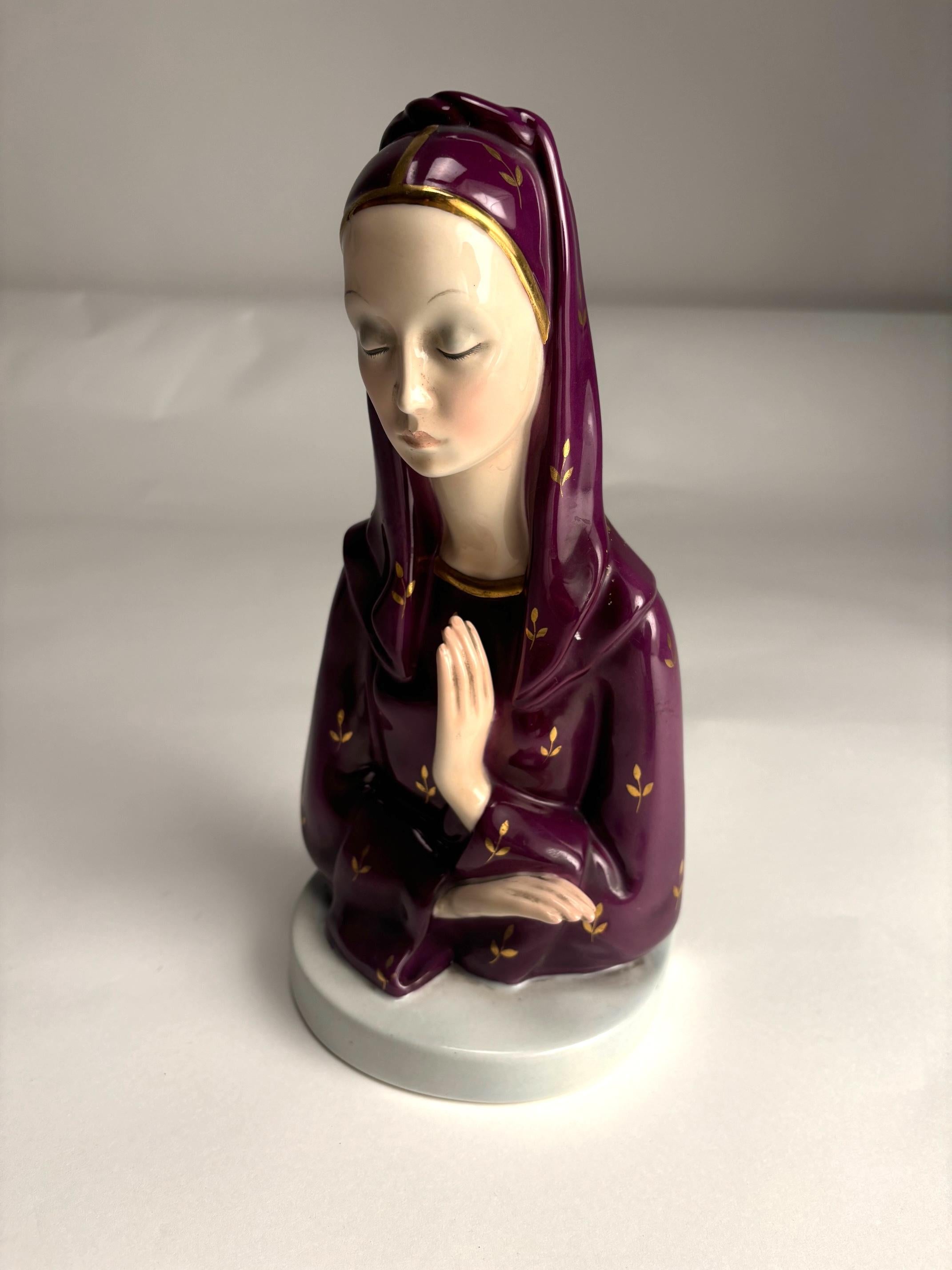 Lenci glazed ceramic, Madonna praying, Italy, Turin, 1940s (Signed) In Good Condition For Sale In Argelato, BO