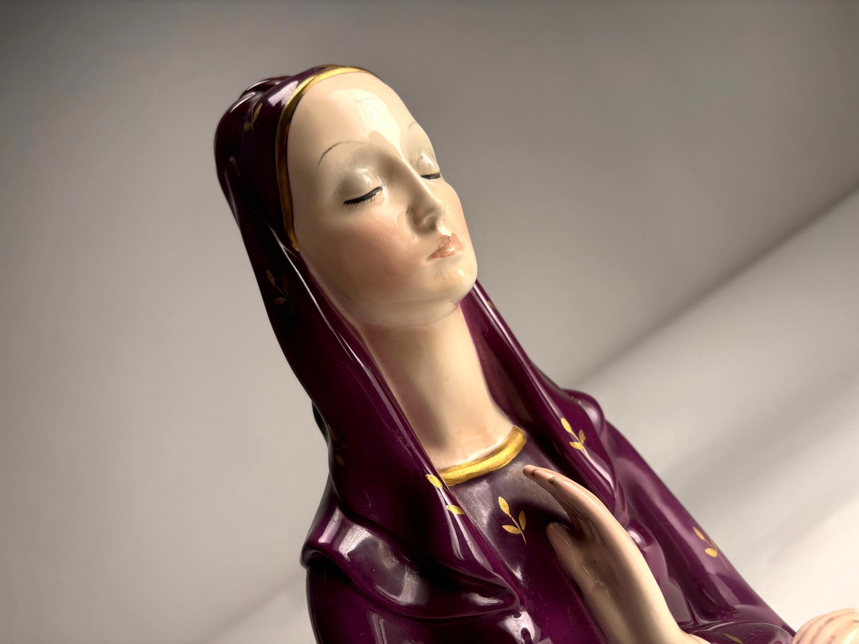 Ceramic Lenci glazed ceramic, Madonna praying, Italy, Turin, 1940s (Signed) For Sale