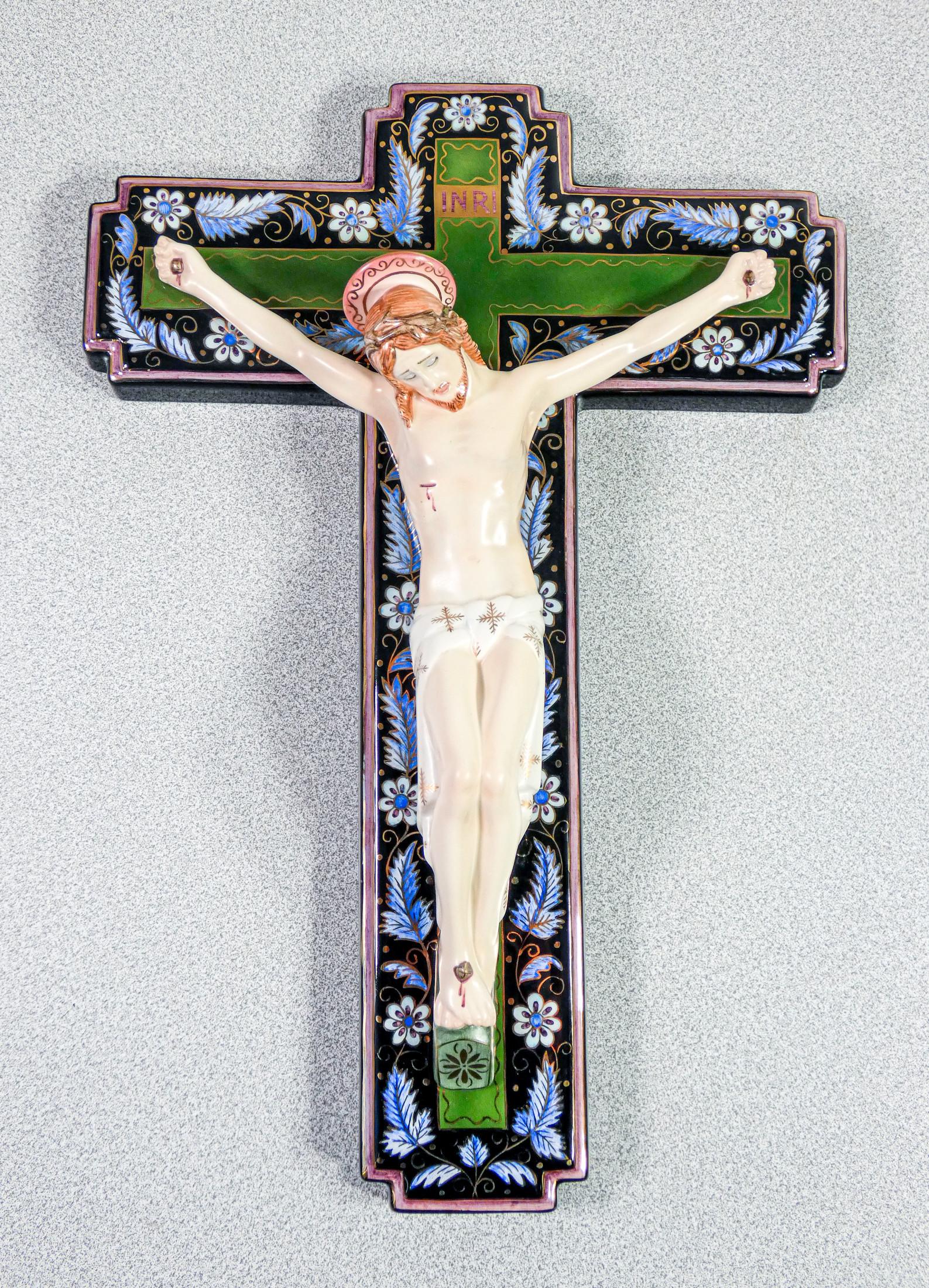 LENCI
hand painted ceramic
crucifix, decorator
Maria BALOSSI

ORIGIN
Turin, Italy

PERIOD
1930s

AUTHOR
Maria BALOSSI
Decorator at the Turin ceramic factory 'Lenci' from the end of the 1920s and certainly until the end of the 1950s,