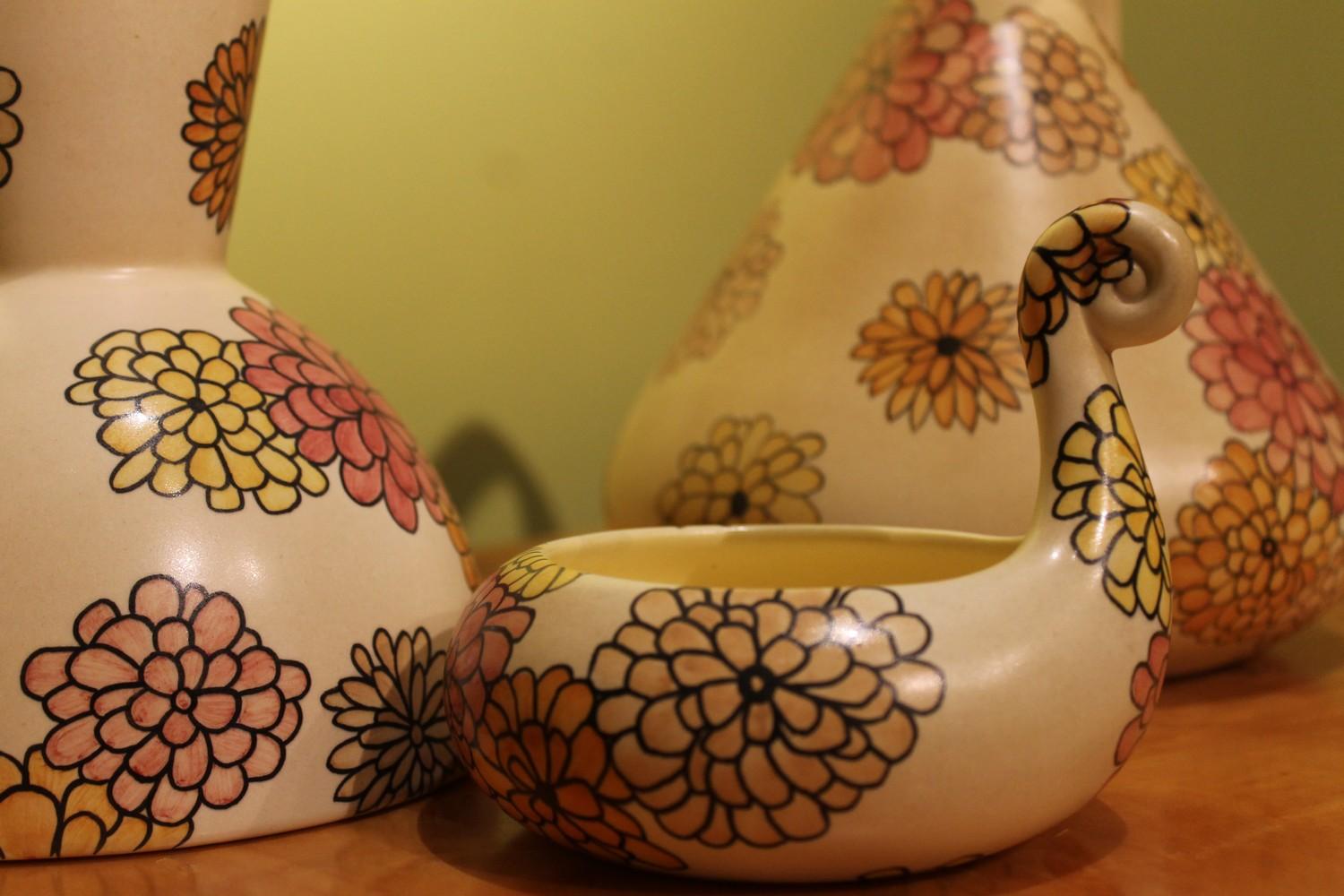 Lenci - Set de pichets, cruches et plateaux en céramique Art Déco italienne avec motifs floraux en vente 2