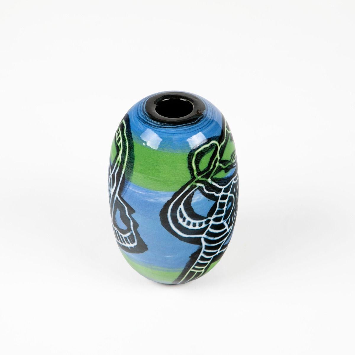 Danois Vase artisanal Lene Regius avec glaçure bleu-vert et motif graphique en vente