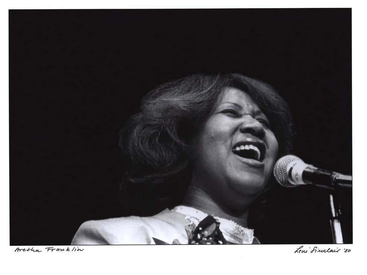 Aretha Franklin, Fotografie Detroit, 1980 (Schwarz), Black and White Photograph, von Leni Sinclair
