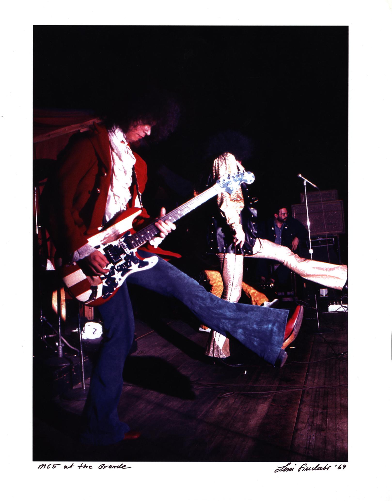 Leni Sinclair MC5 photograph Detroit 1969 (Leni Sinclair Wayne Kramer) For Sale 2