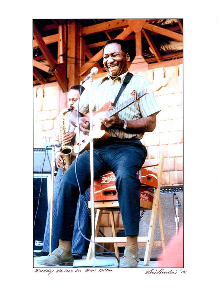 Photographie Leni Sinclair MUDDY WATERS Detroit 1972 (photographe Leni Sinclair) en vente 1