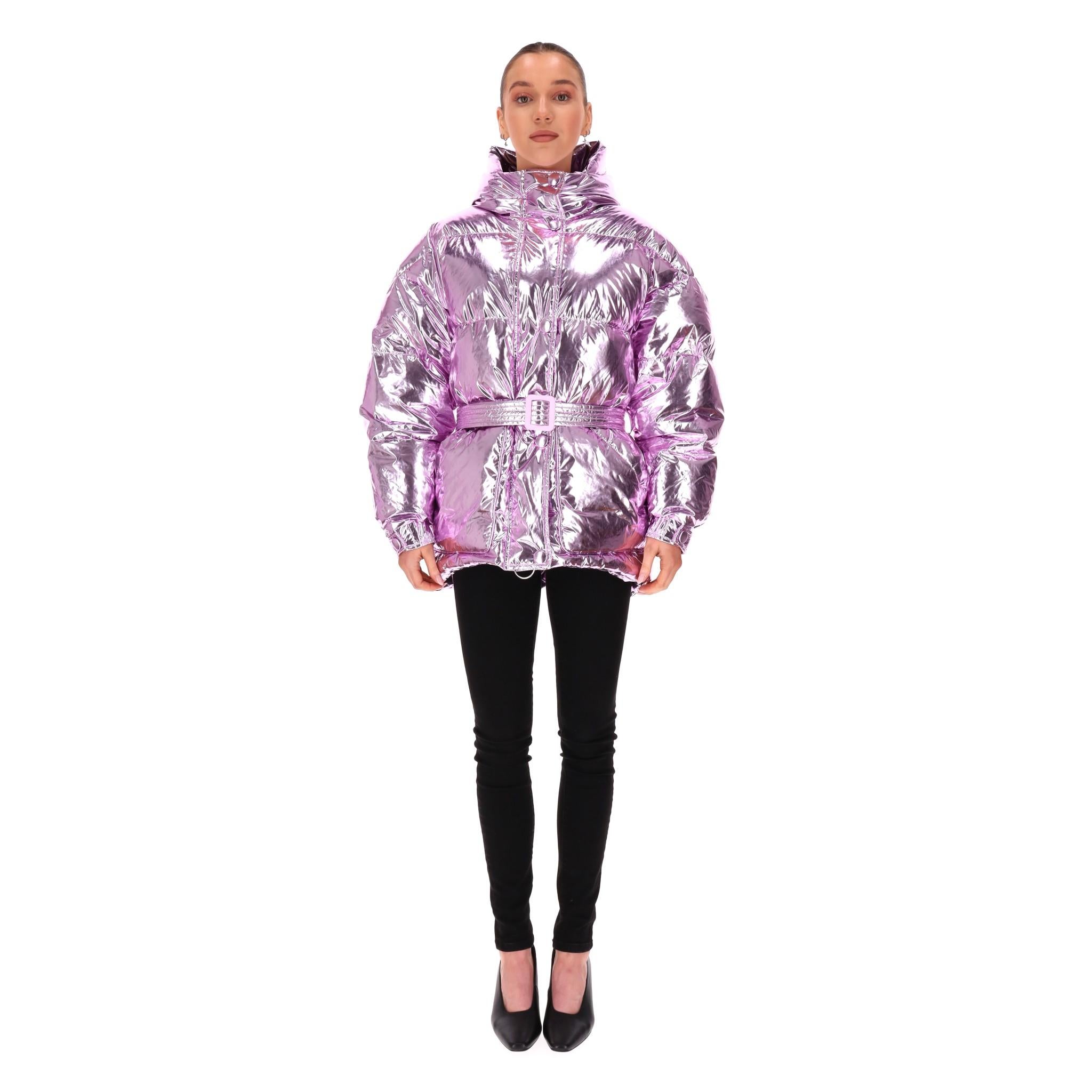 Lenki Lenki Metallic Goose Down Belted Jacket

Metallic pink, quilted 'Michlin' jacket in oversized fit, filled with goose down.

Hooded design with belted waist and concealed two-way zip fastening through front.

Featuring snap-fastening cuffs,