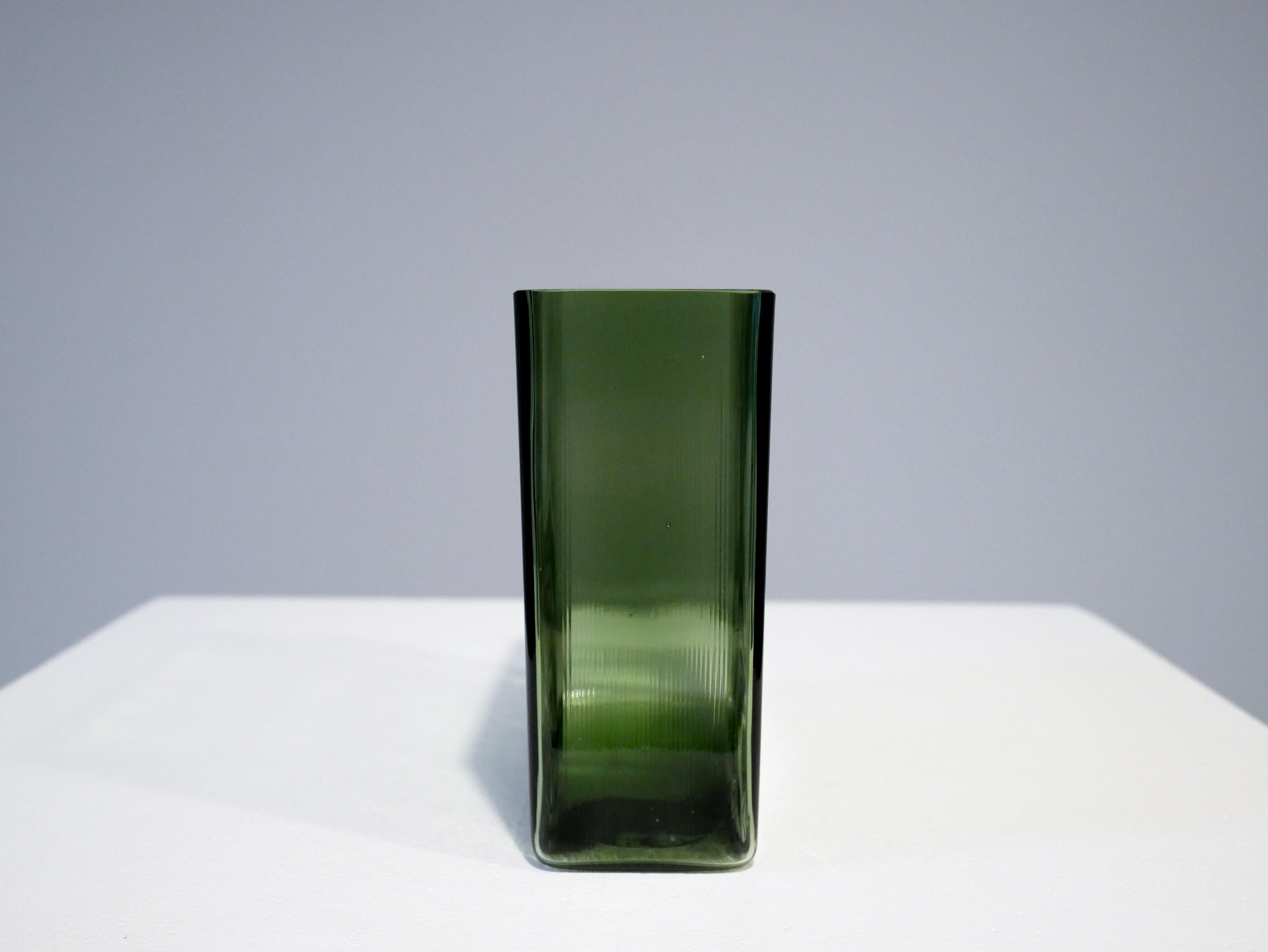 Mid-Century Modern Lennart Andersson Vases Model Isi, Produced by Gullaskruf in Sweden, 1950s For Sale