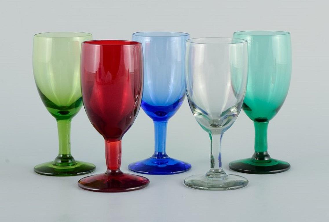 Scandinave moderne Lennart Rosén pour Reijmyre, cinq verres à eau colorés 