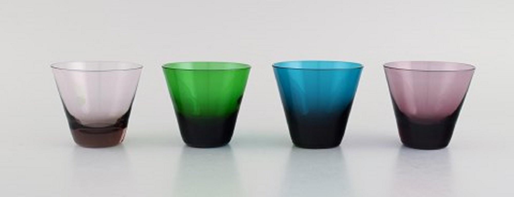Lennart Rosén for Reijmyre. Nine Mambo drinking glasses in mouth-blown art glass. 1950s.
Measures: 7.3 x 6.5 cm.
In excellent condition.