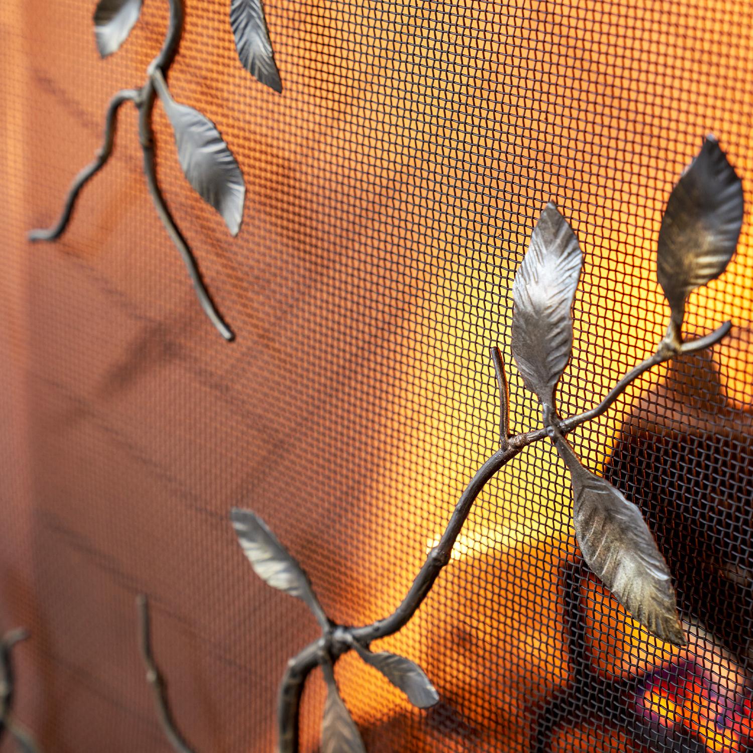 Lennox Fireplace Screen in Warm Black In New Condition For Sale In Dallas, TX