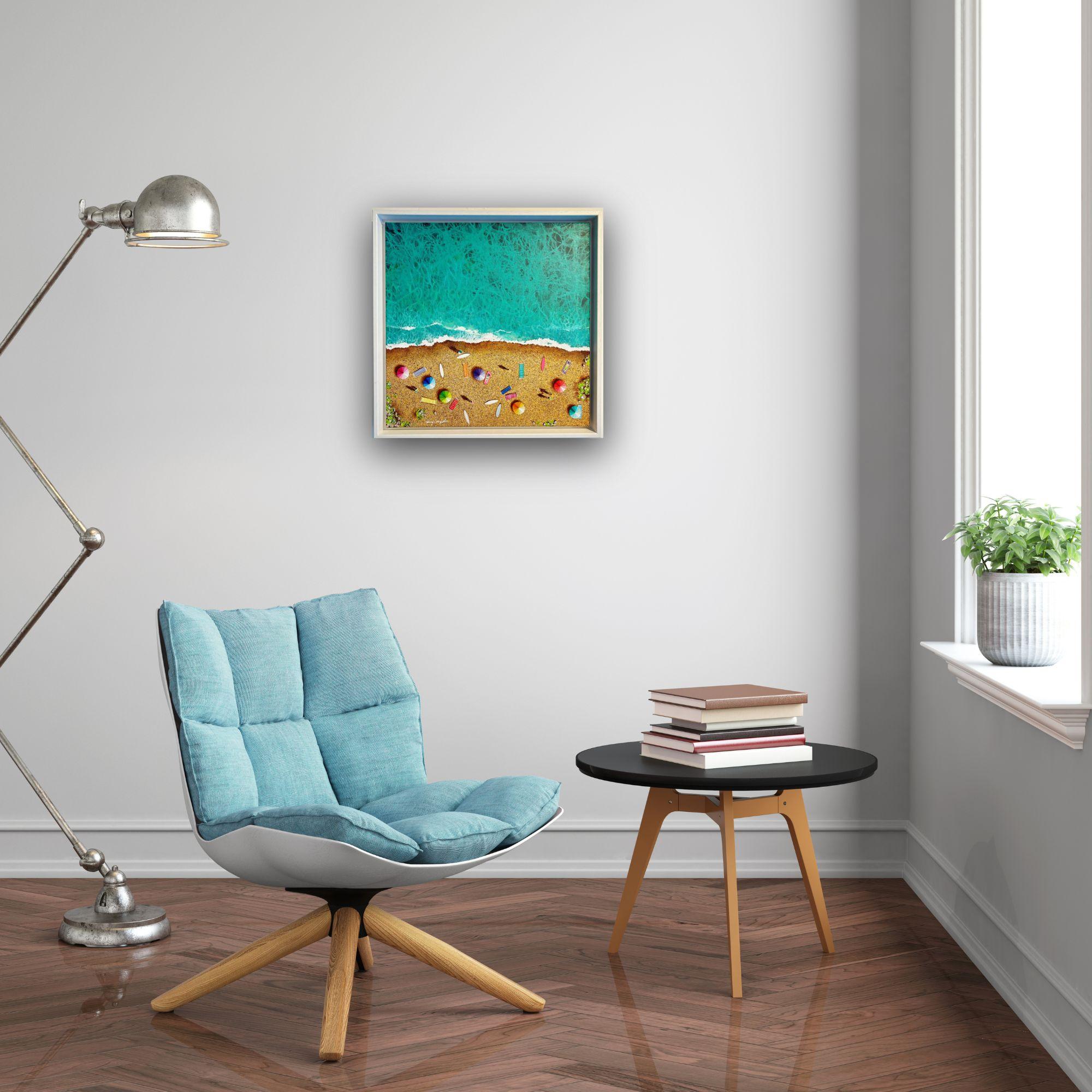 Cette œuvre d'art exceptionnelle est actuellement exposée et disponible à la vente à la Signet Contemporary Art Gallery et en ligne.

Dans Pebble Beach - Green, Lenny Cornforth invite les spectateurs à vivre la félicité d'une parfaite journée d'été