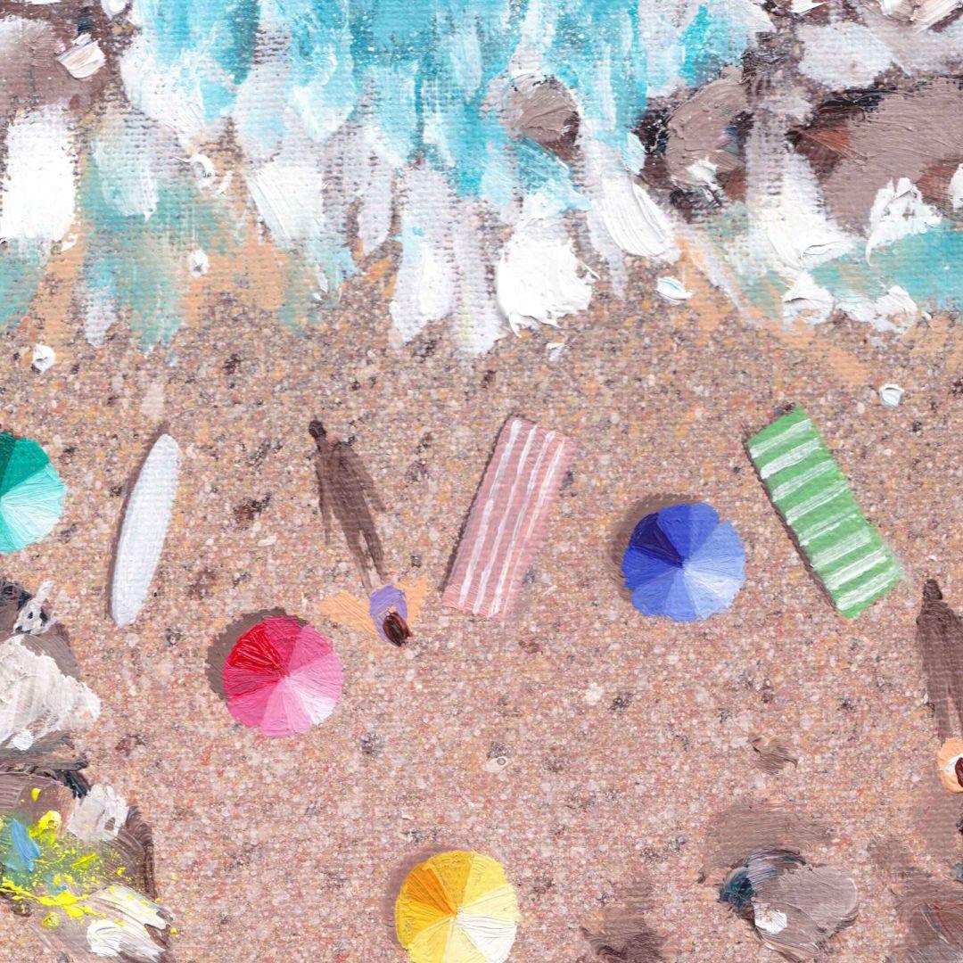 Une peinture aérienne colorée et vivante représentant des eaux turquoises et des parasols. Cette peinture a été inspirée par la côte nord des Cornouailles et peinte en Cornouailles. Lenny Cornforth est un artiste britannique contemporain qui