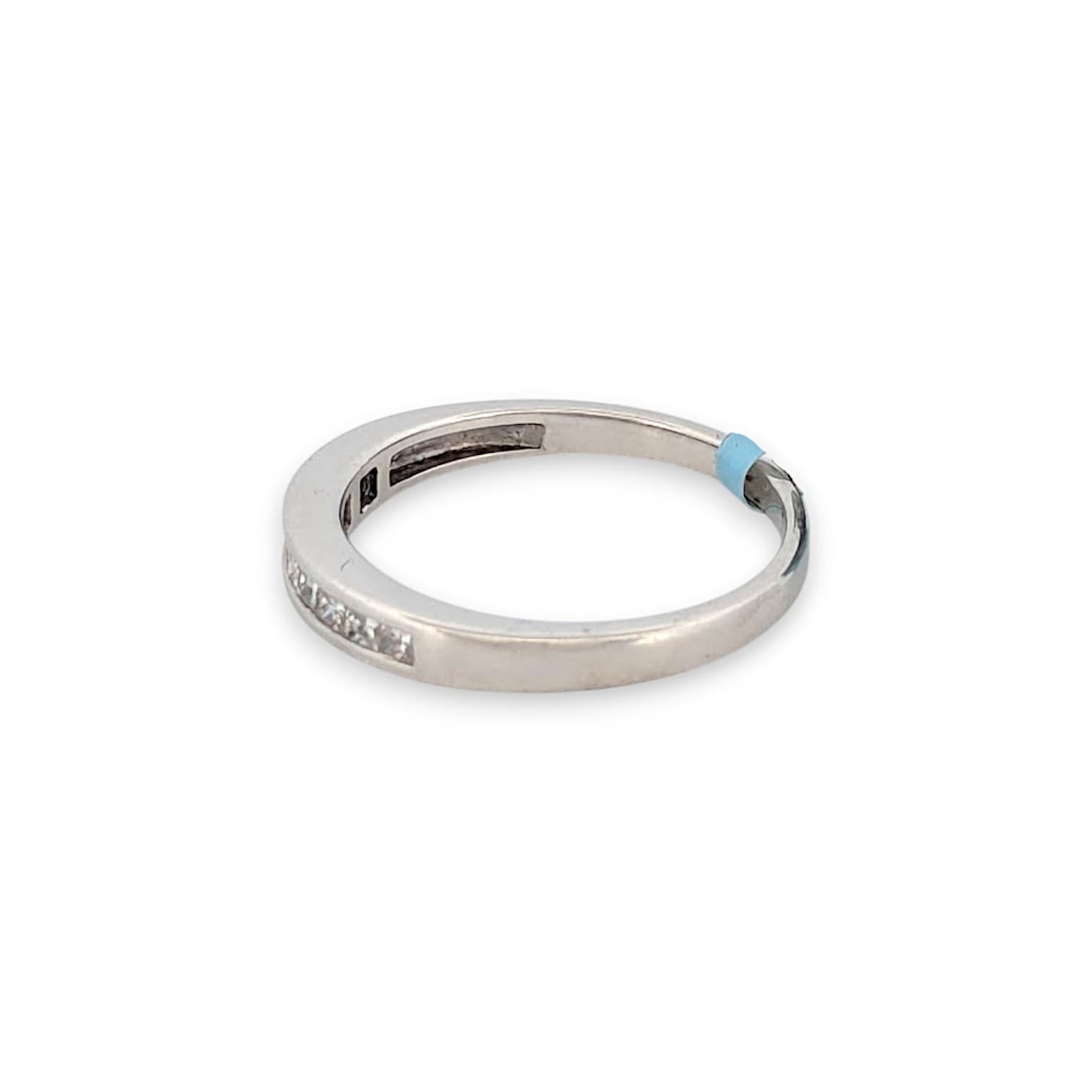 Round Cut Lenor Platinum & Diamond Band 1/4 ctw Natural White Diamond Princess Cut For Sale