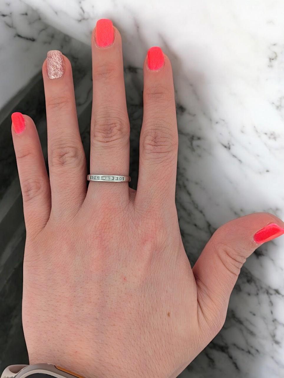 Lenor Platinum & Diamond Band 1/4 ctw Natural White Diamond Princess Cut In New Condition For Sale In Greeneville, TN