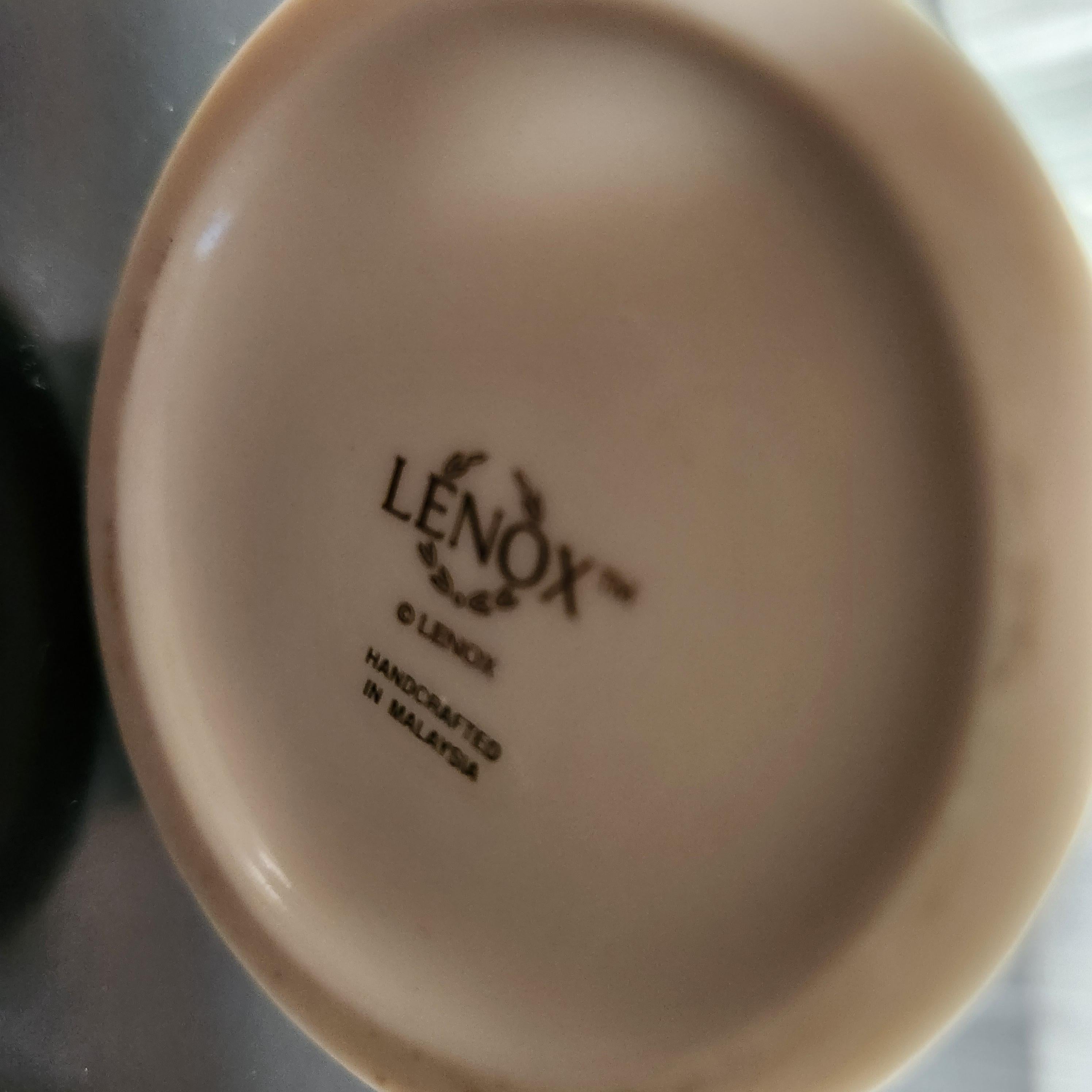 Malese Vaso a bocciolo di rosa in porcellana Lenox degli anni '70 in vendita