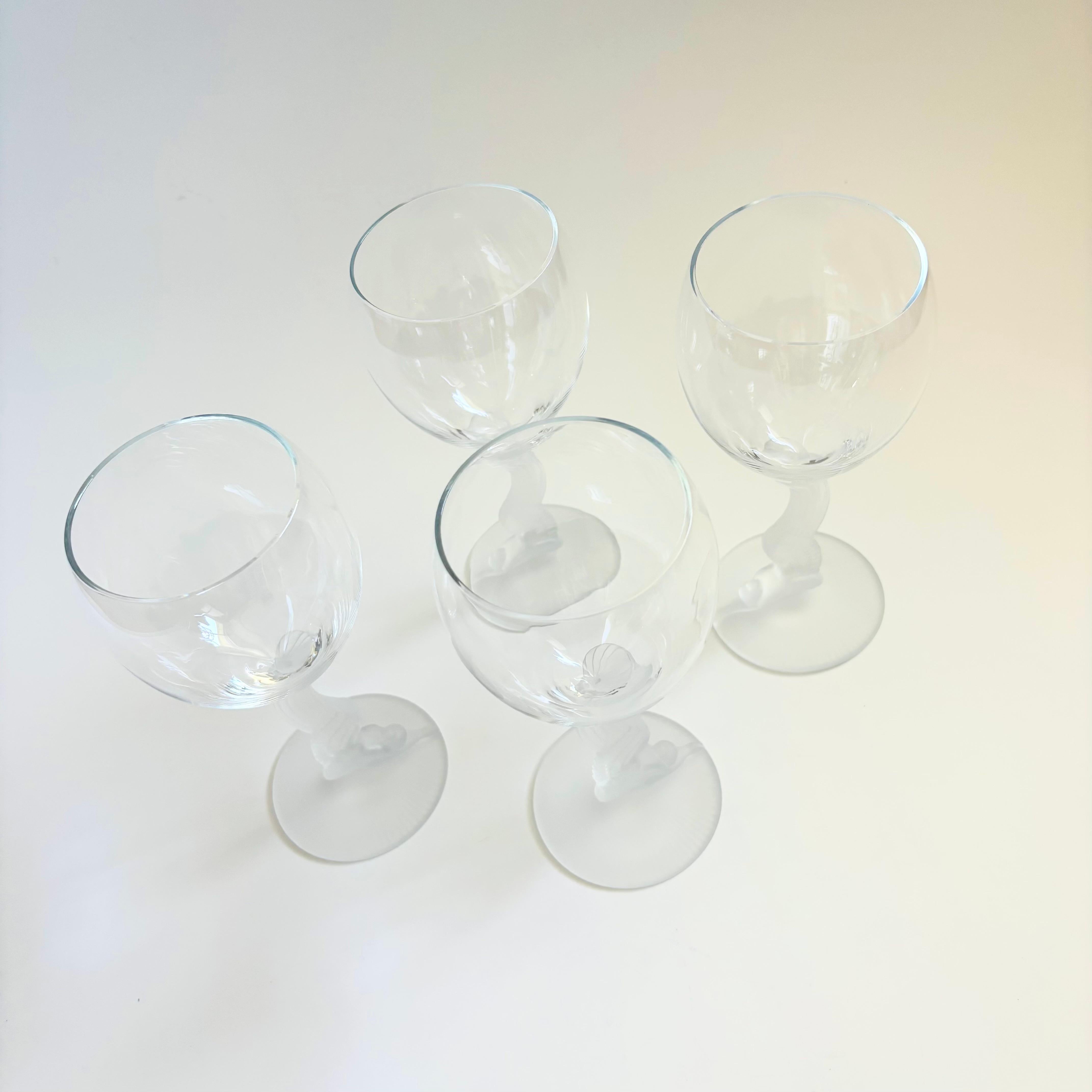 Lenox Swan Lake Wine Glasses - Set of 4 In Good Condition For Sale In Fairfield, CA