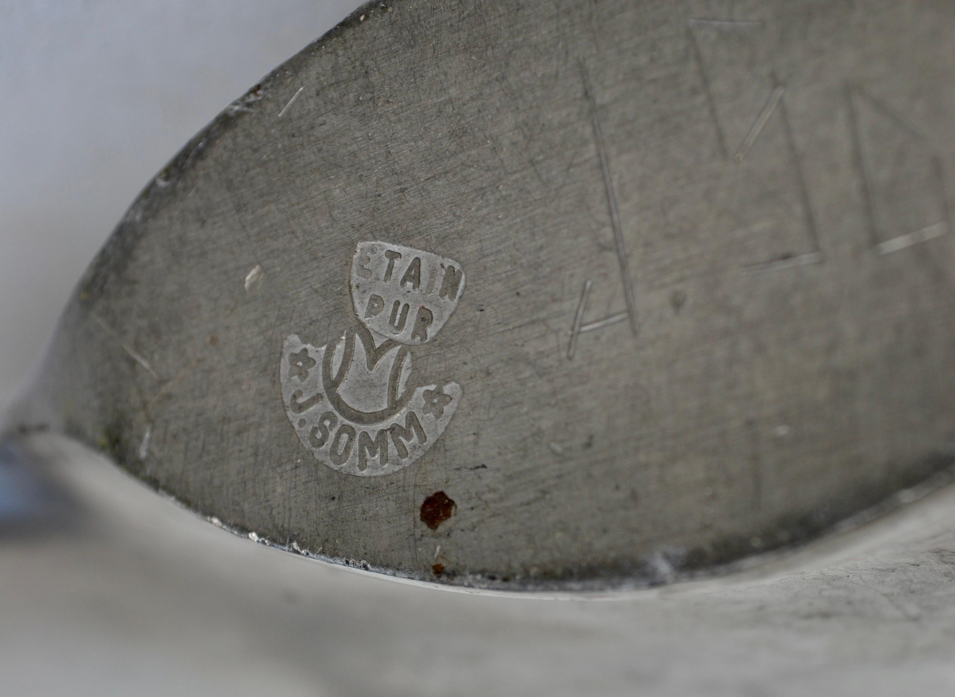 Fine XX secolo Vaso a forma di lente in peltro - Dinanderie francese, anni '70 in vendita