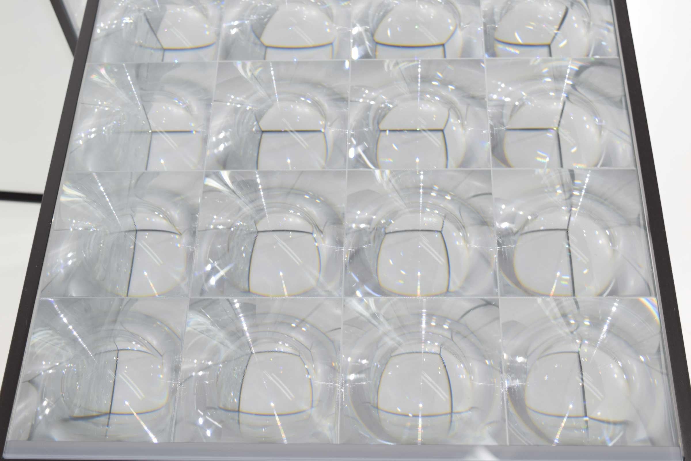 Métal Tables d'appoint Lens de Patricia Urquiola