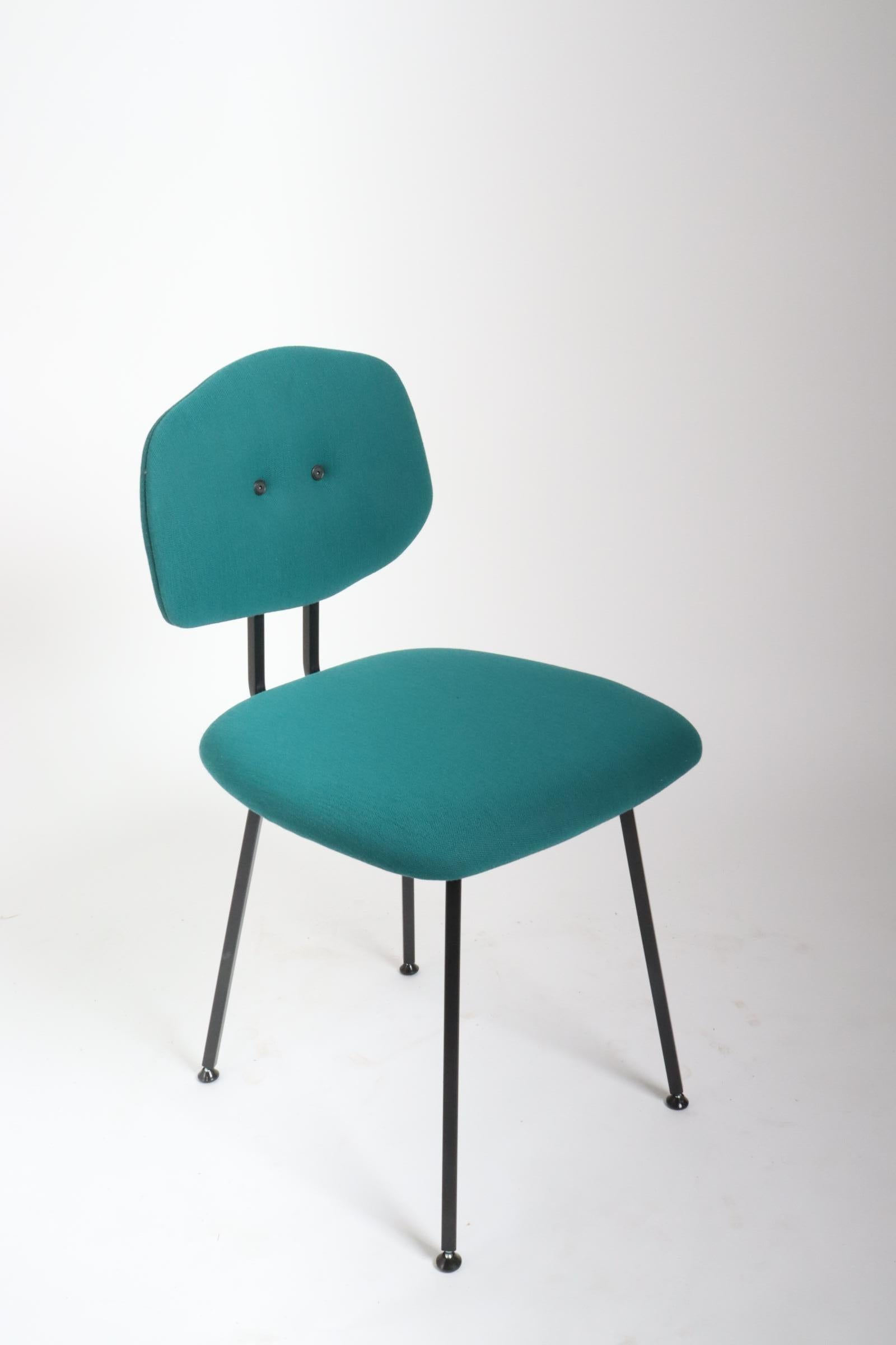 Maarten Baas 101 Chair Upholstered Kvadrat NITTO 0857

The 101 chair designed by Maarten Baas for Lensvelt. The chairs are available in 8 differently shaped backrests, classified A to H. In the fabric selection menu below, each model can be chosen