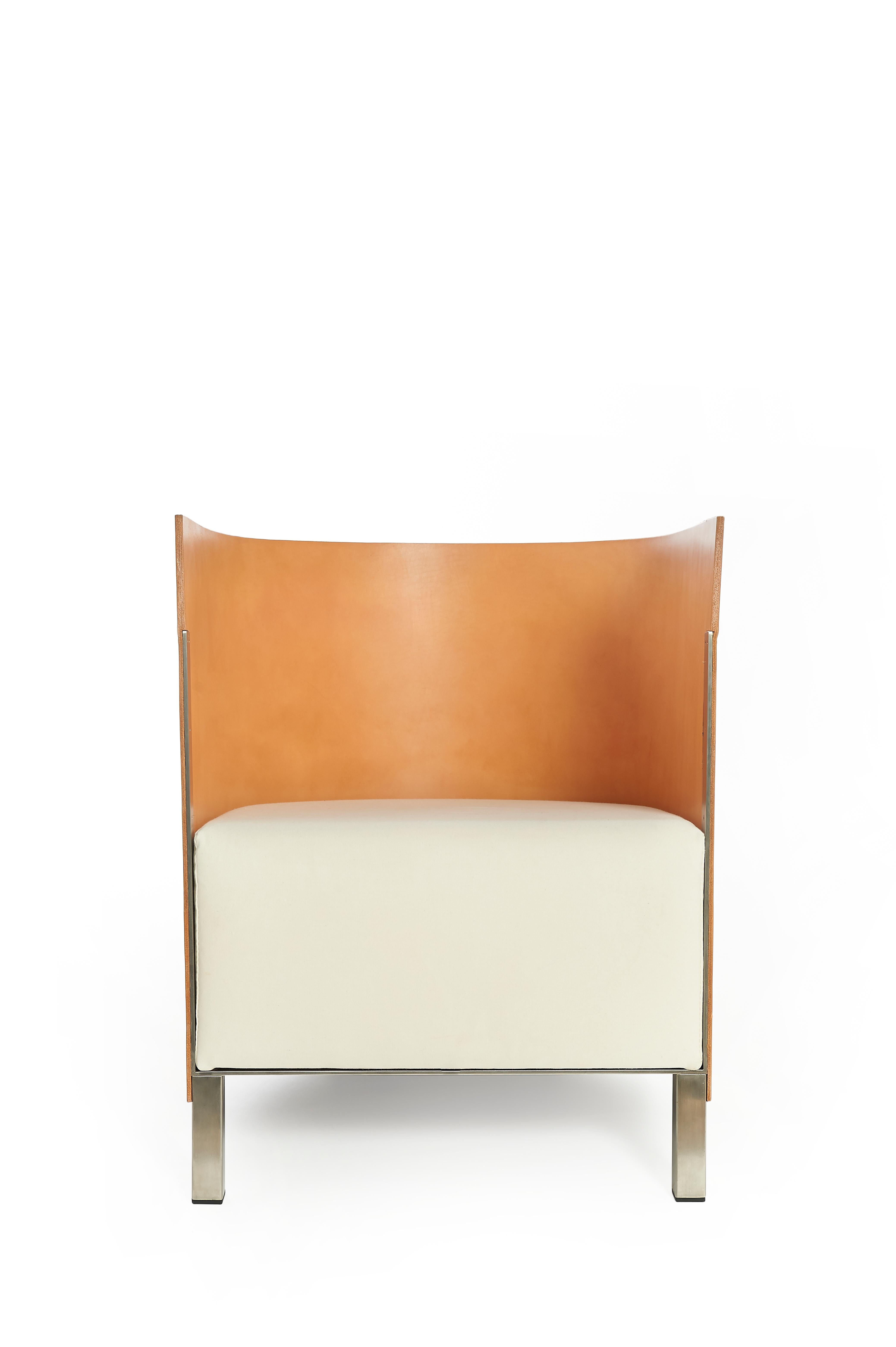 Le fauteuil Lensvelt MVS S88 en cuir couleur cognac a été conçu par Maarten van Severen. Il s'agit d'un fauteuil bas. Matériaux : Le dossier est en cuir de selle de couleur cognac, l'assise en toile blanc cassé et le cadre est en acier
