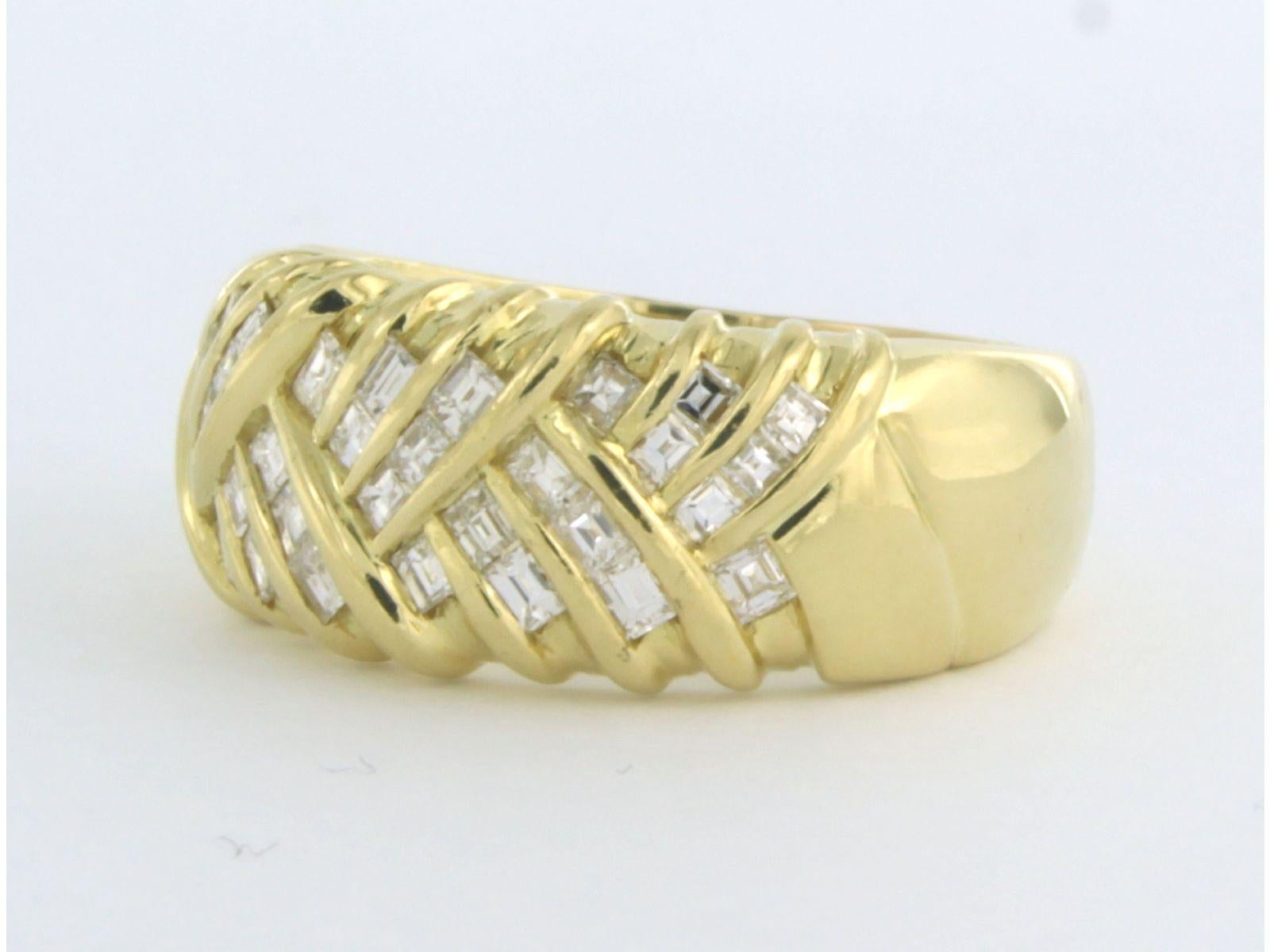 Modern Lenti - Ring set with diamonds 18k yellow gold For Sale