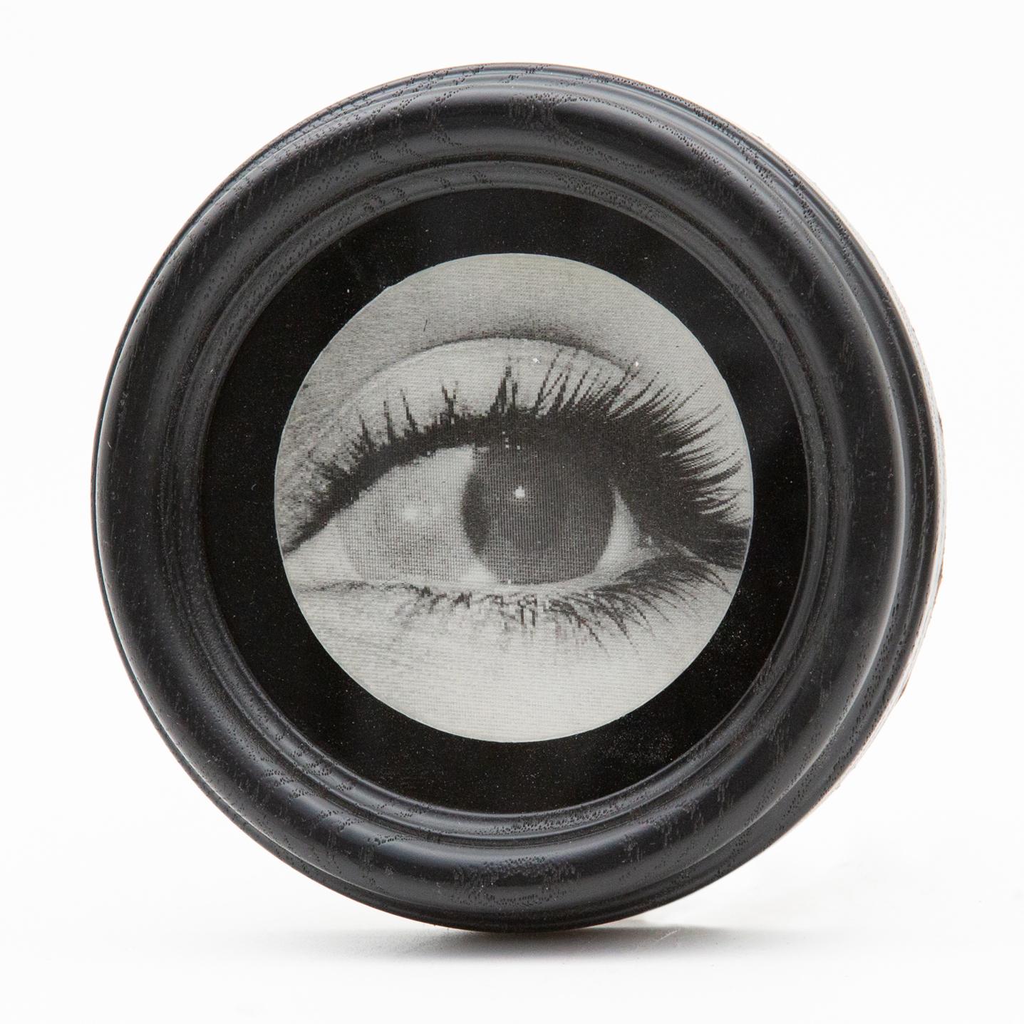 Vintage lenticular eye in round black frame (5.25
